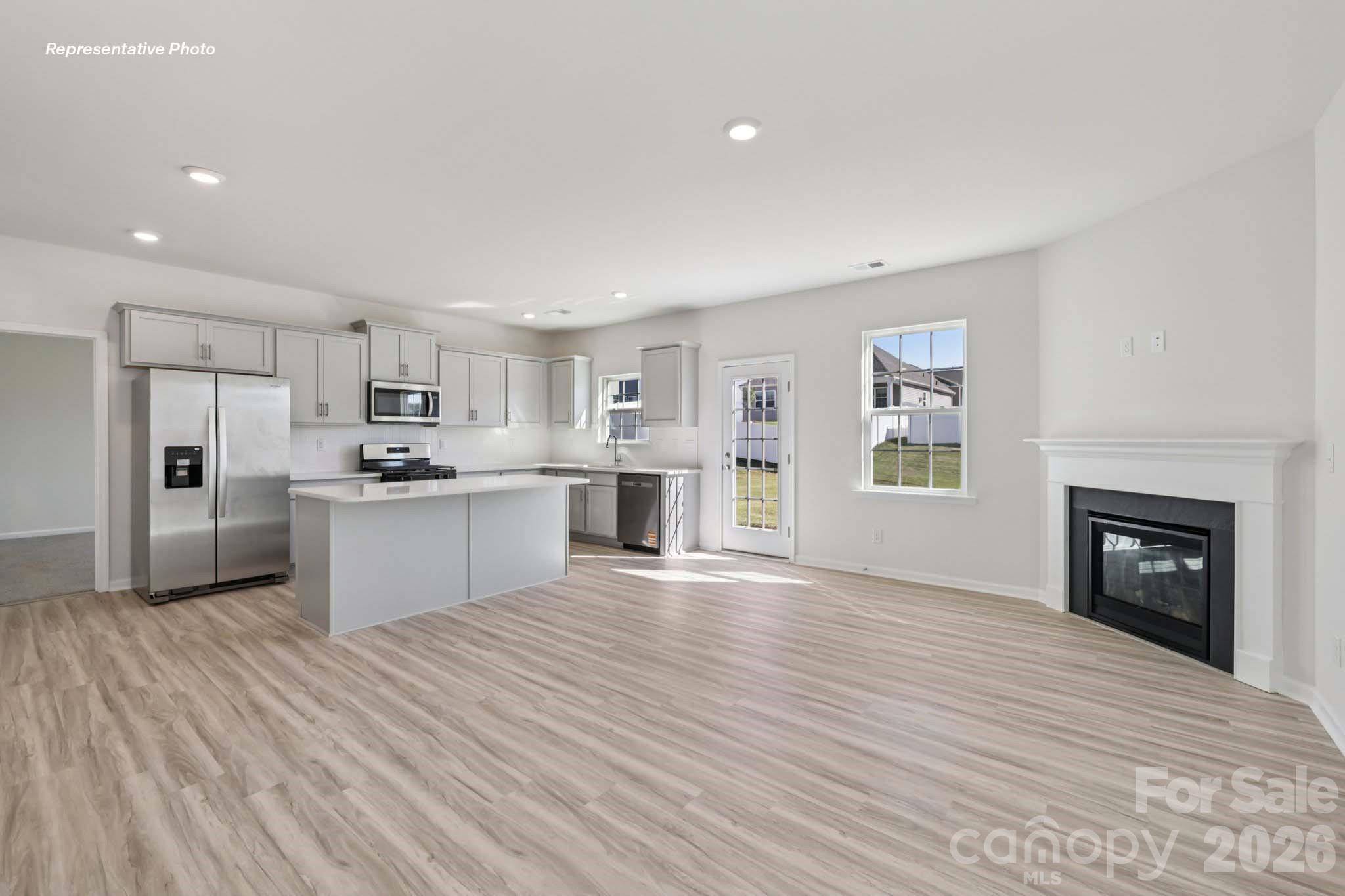 552 Dazzle Loop Property Photo 9