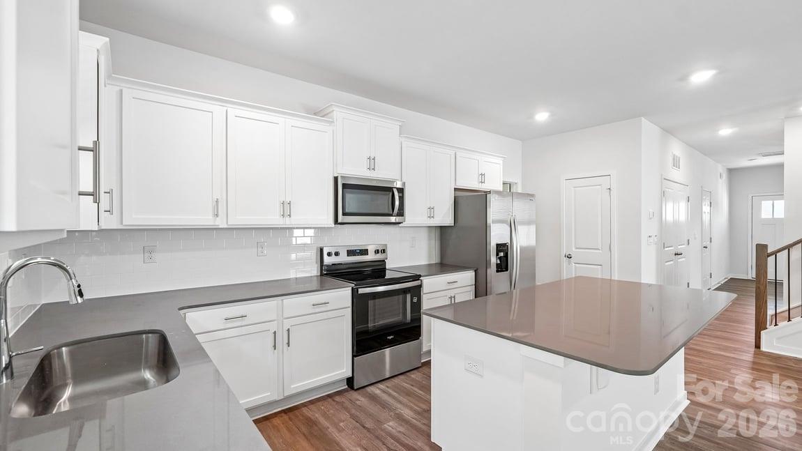 552 Dazzle Loop Property Photo 9