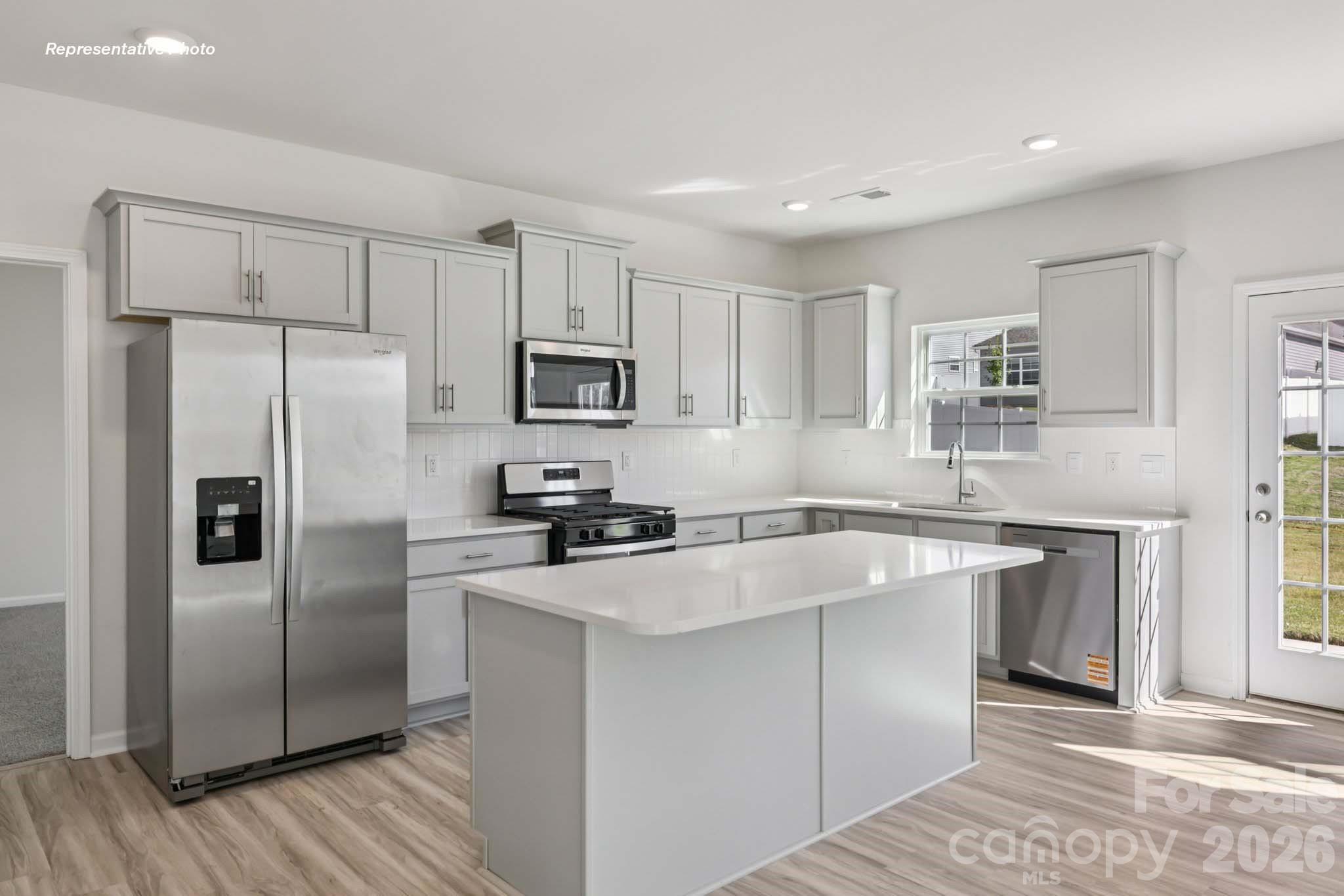 552 Dazzle Loop Property Photo 11