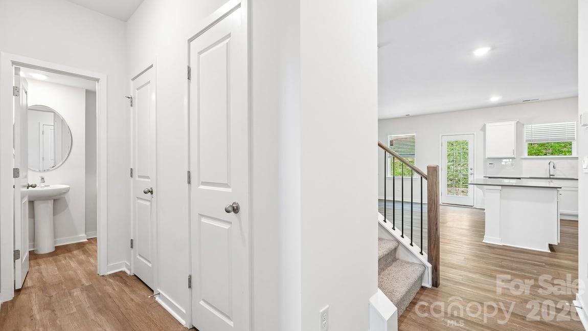 552 Dazzle Loop Property Photo 11