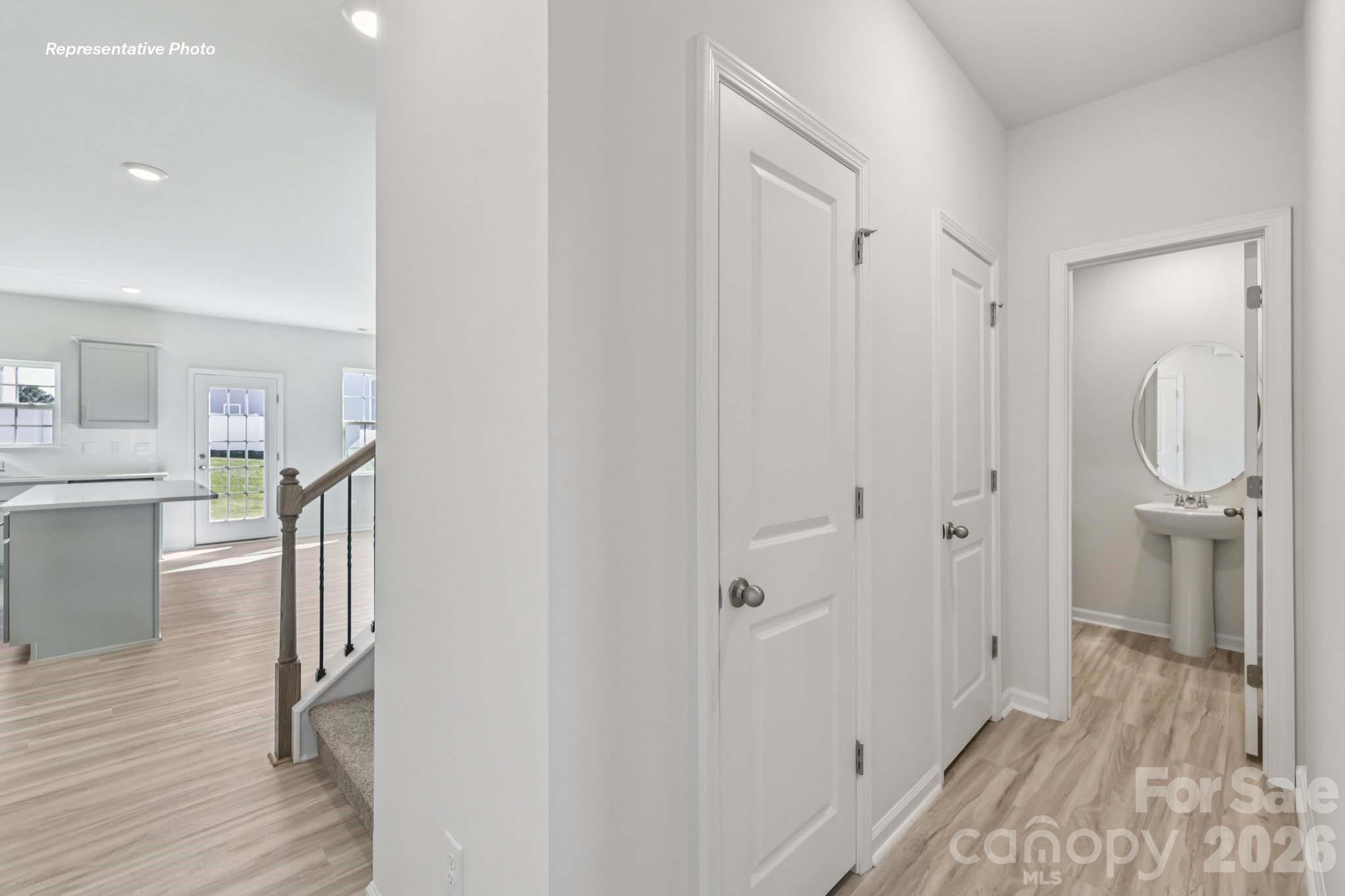 552 Dazzle Loop Property Photo 13