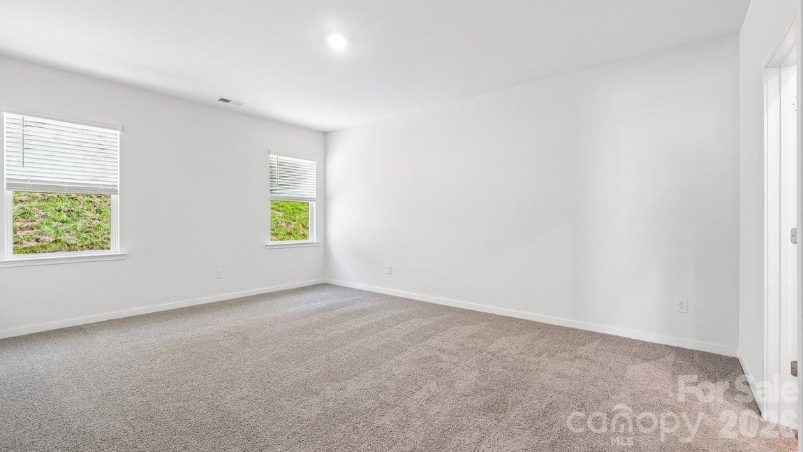 552 Dazzle Loop Property Photo 13