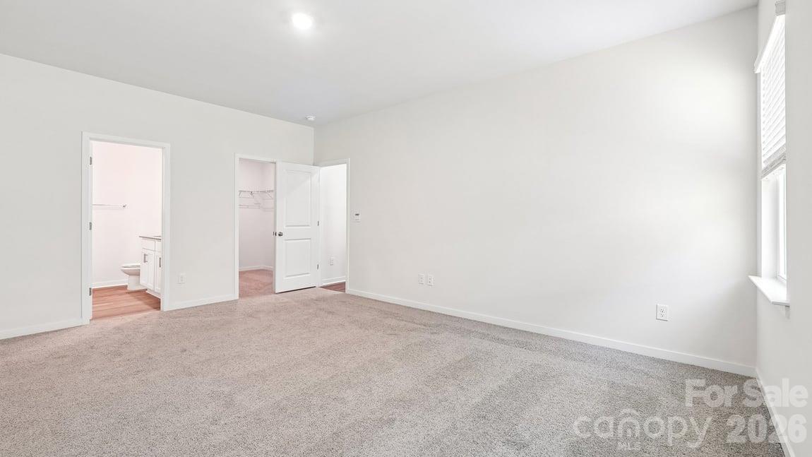 552 Dazzle Loop Property Photo 14