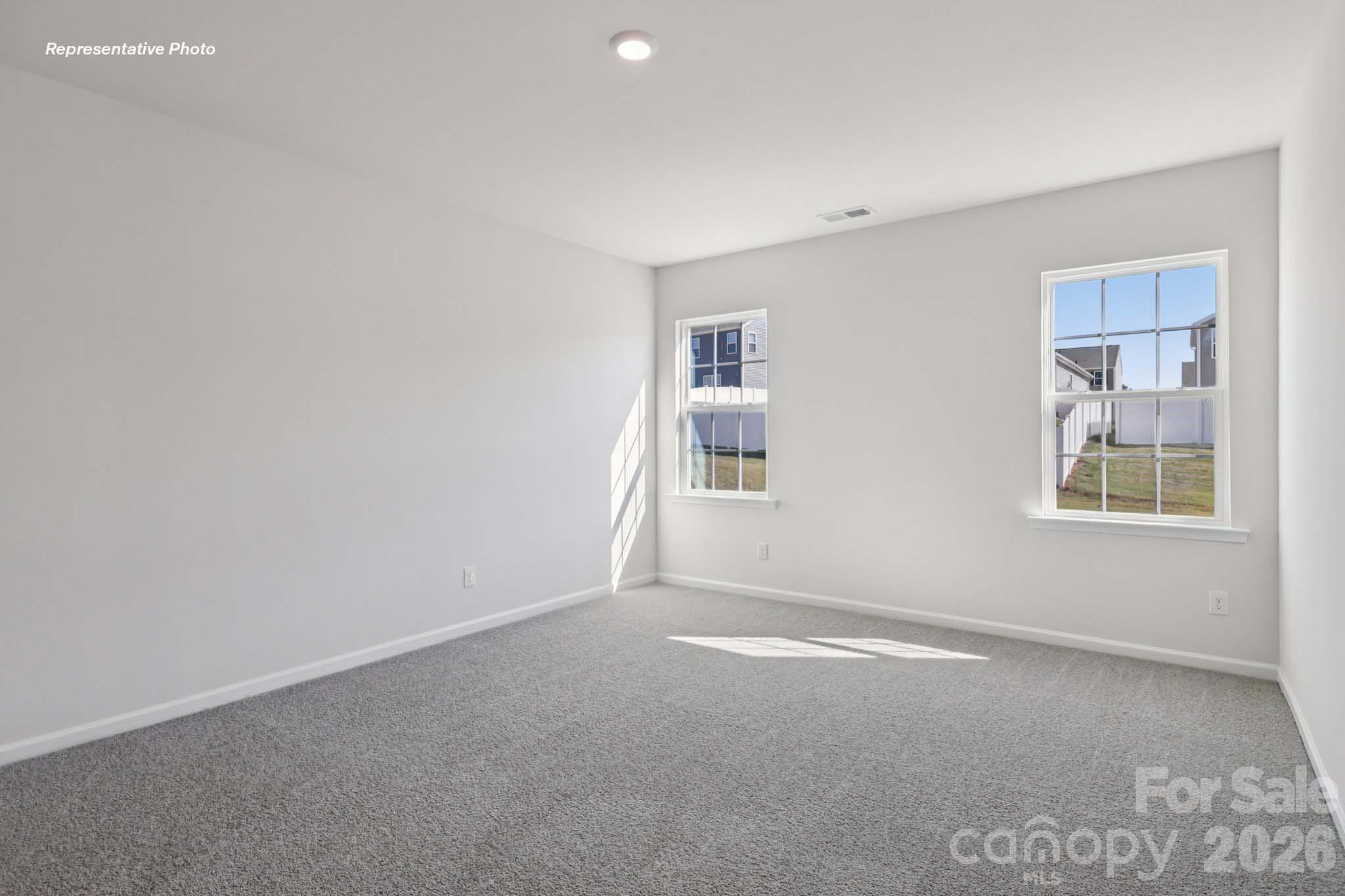 552 Dazzle Loop Property Photo 15