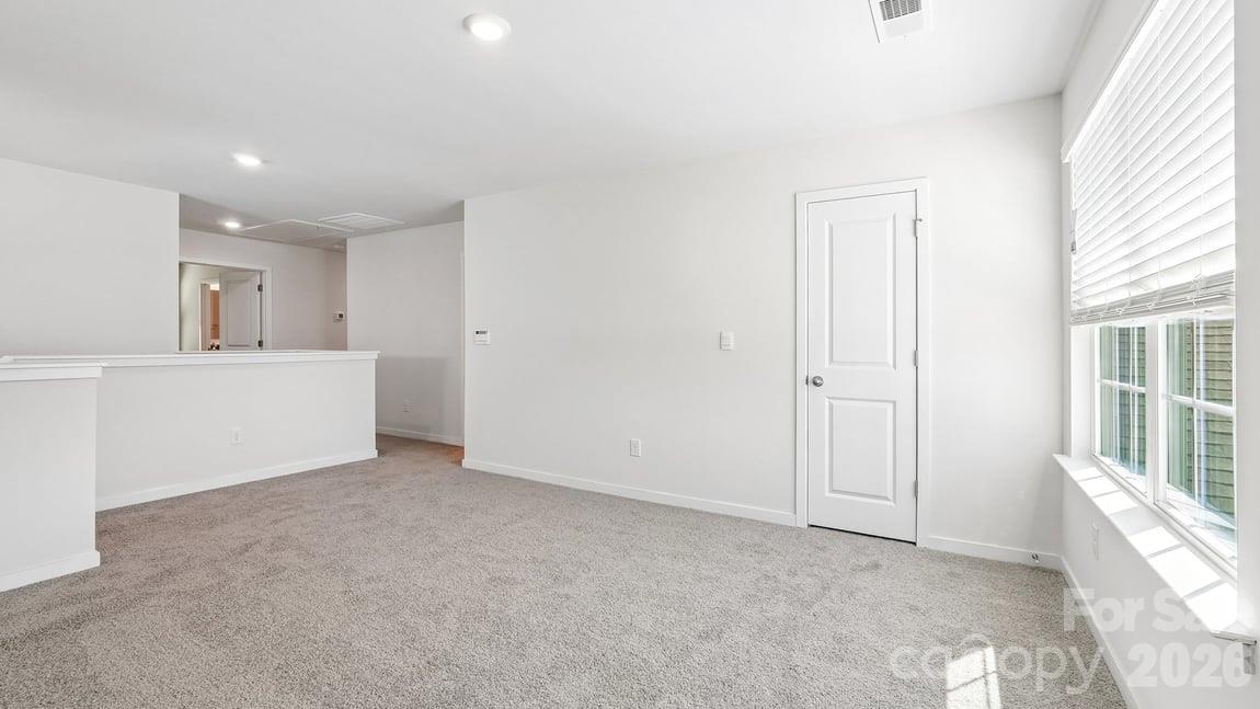 552 Dazzle Loop Property Photo 18