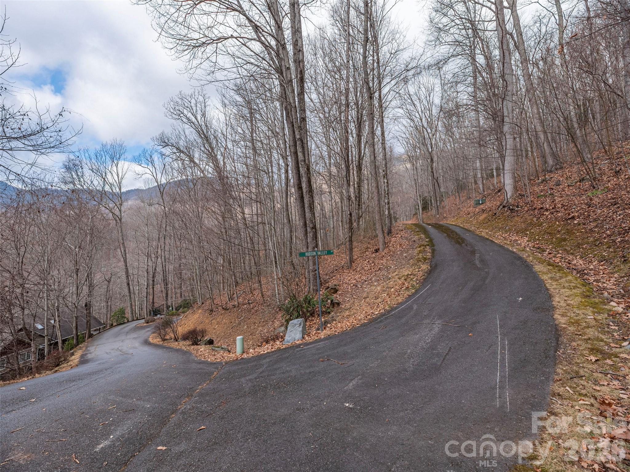 30 Hudson Valley Drive Property Photo 8