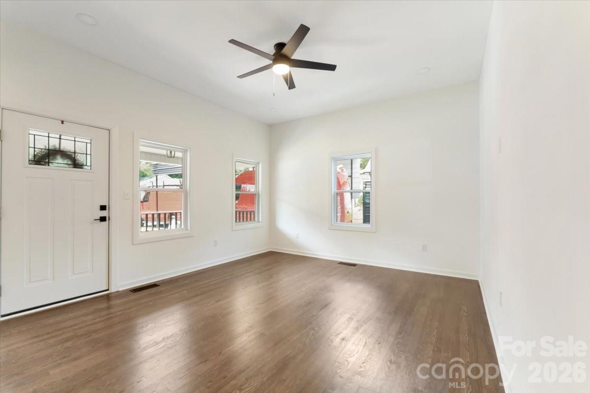 2105 Woodlawn Street Property Photo 3