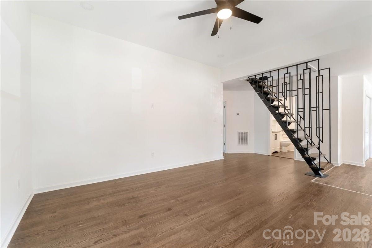 2105 Woodlawn Street Property Photo 4