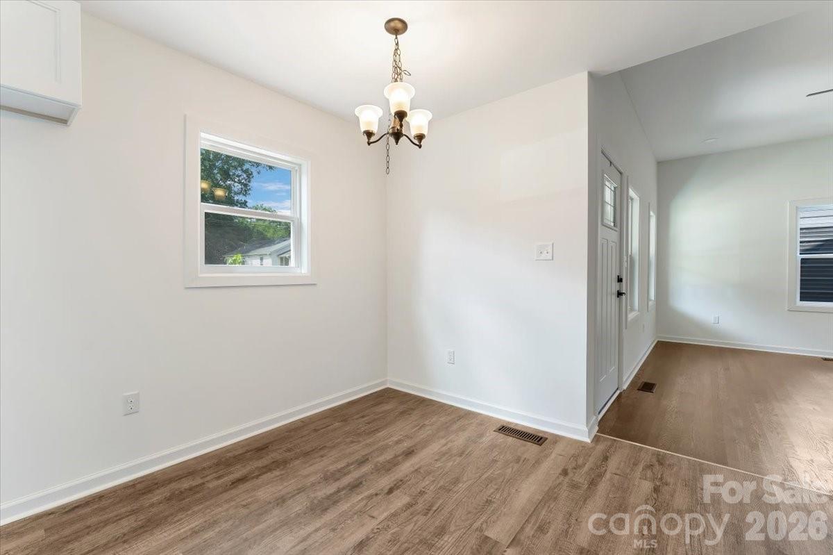 2105 Woodlawn Street Property Photo 6