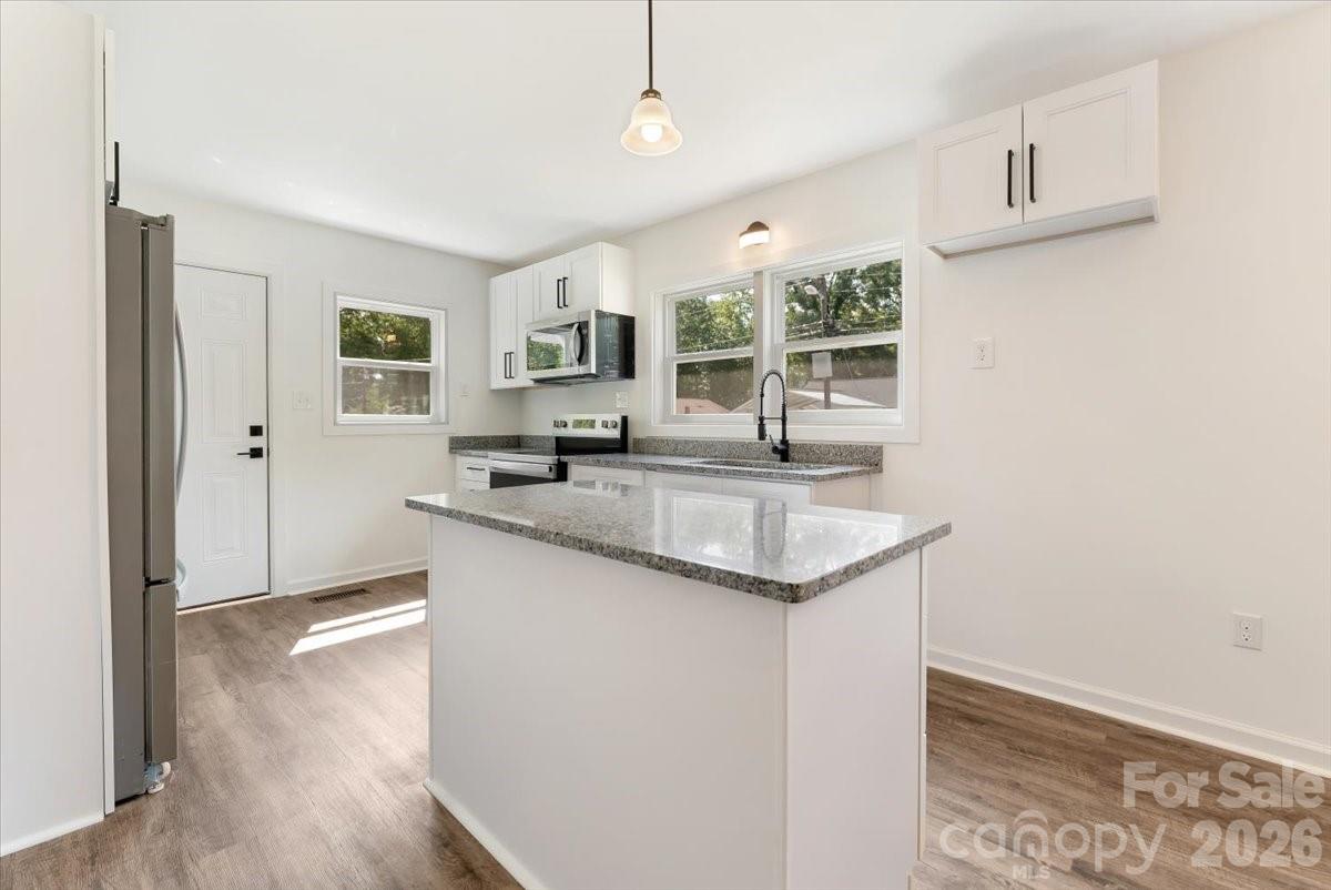 2105 Woodlawn Street Property Photo 7