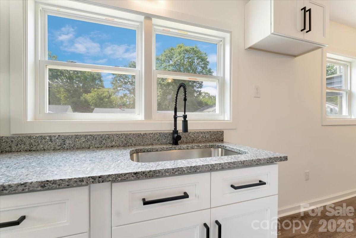 2105 Woodlawn Street Property Photo 9