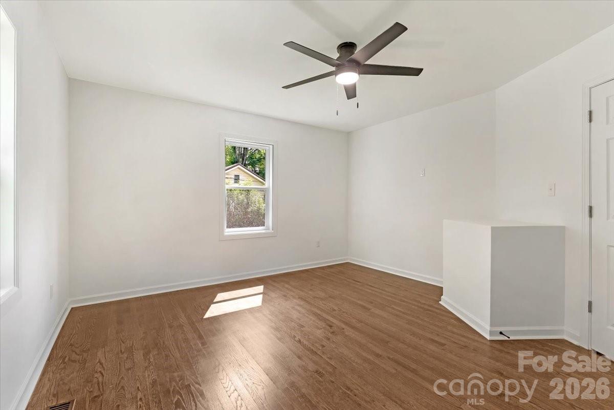 2105 Woodlawn Street Property Photo 11