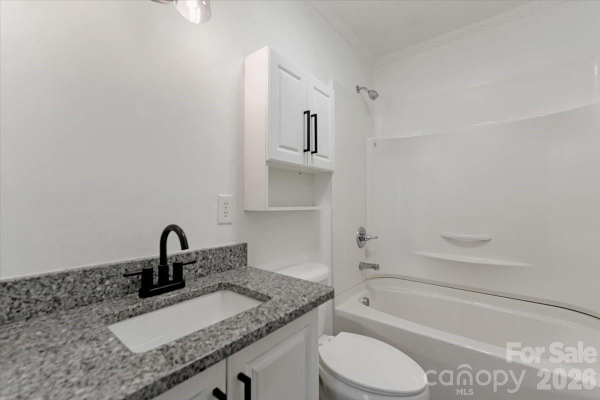 2105 Woodlawn Street Property Photo 13