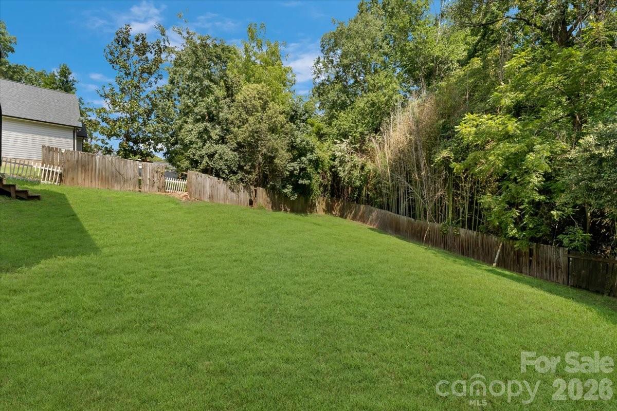 2105 Woodlawn Street Property Photo 18