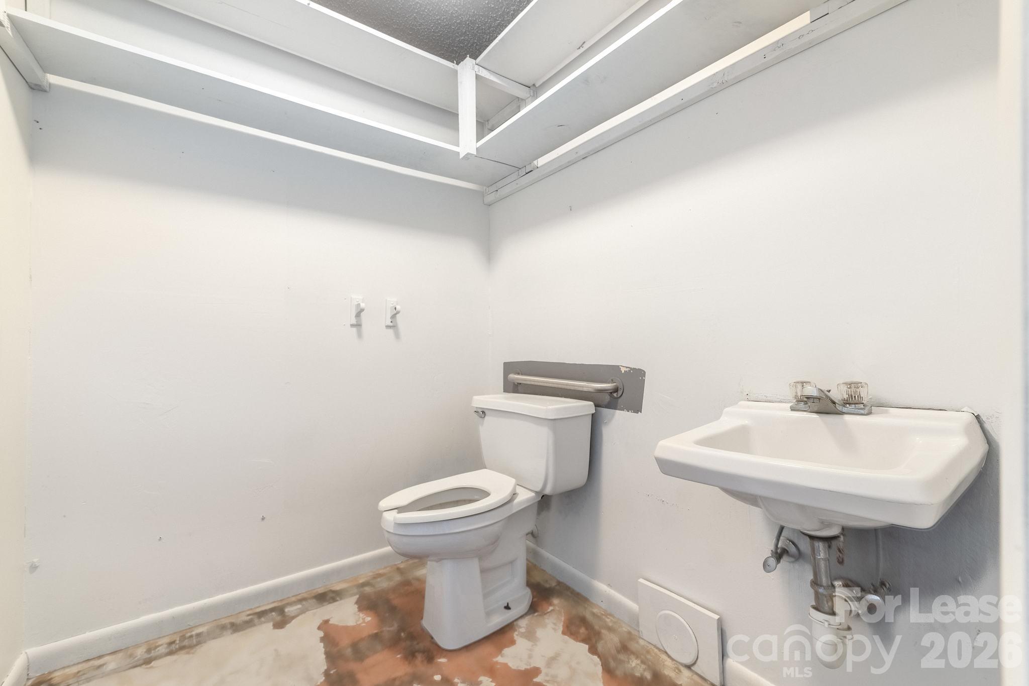 619 Haywood Road Property Photo 14