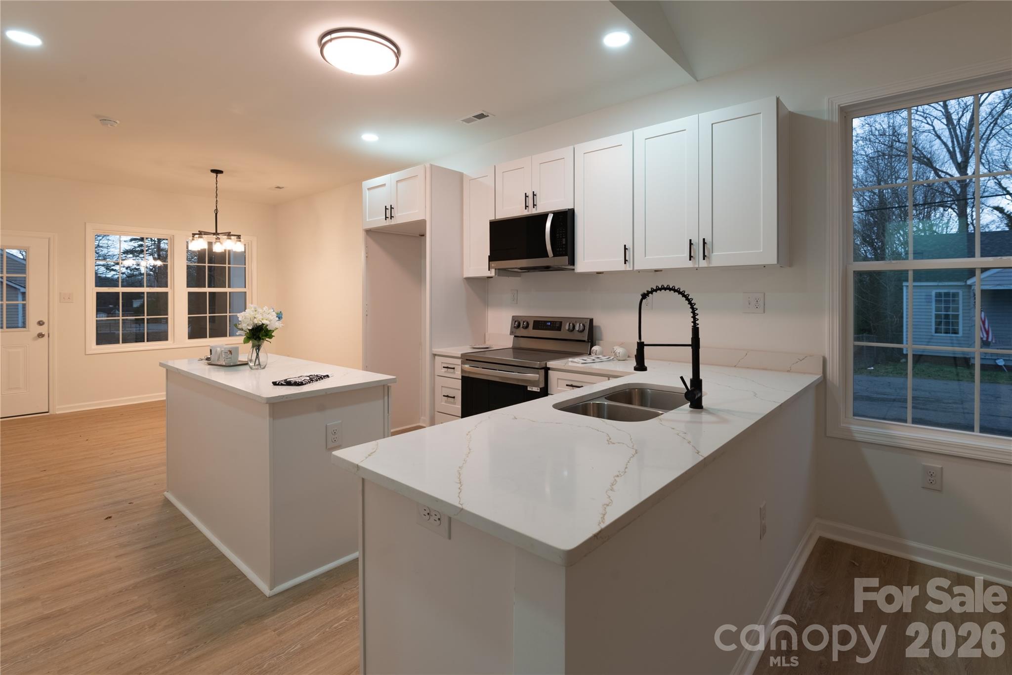 117 Rollins Street Property Photo 4