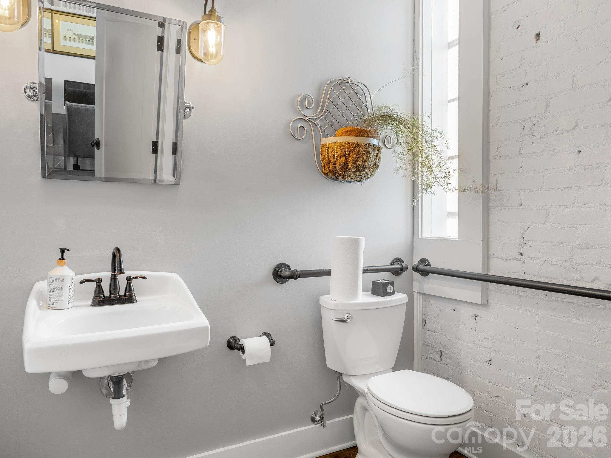 55 S Trade Street Property Photo 17