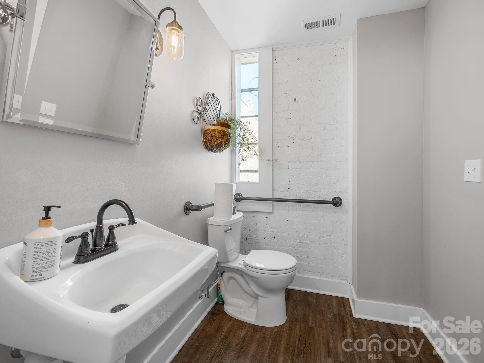 55 S Trade Street Property Photo 18