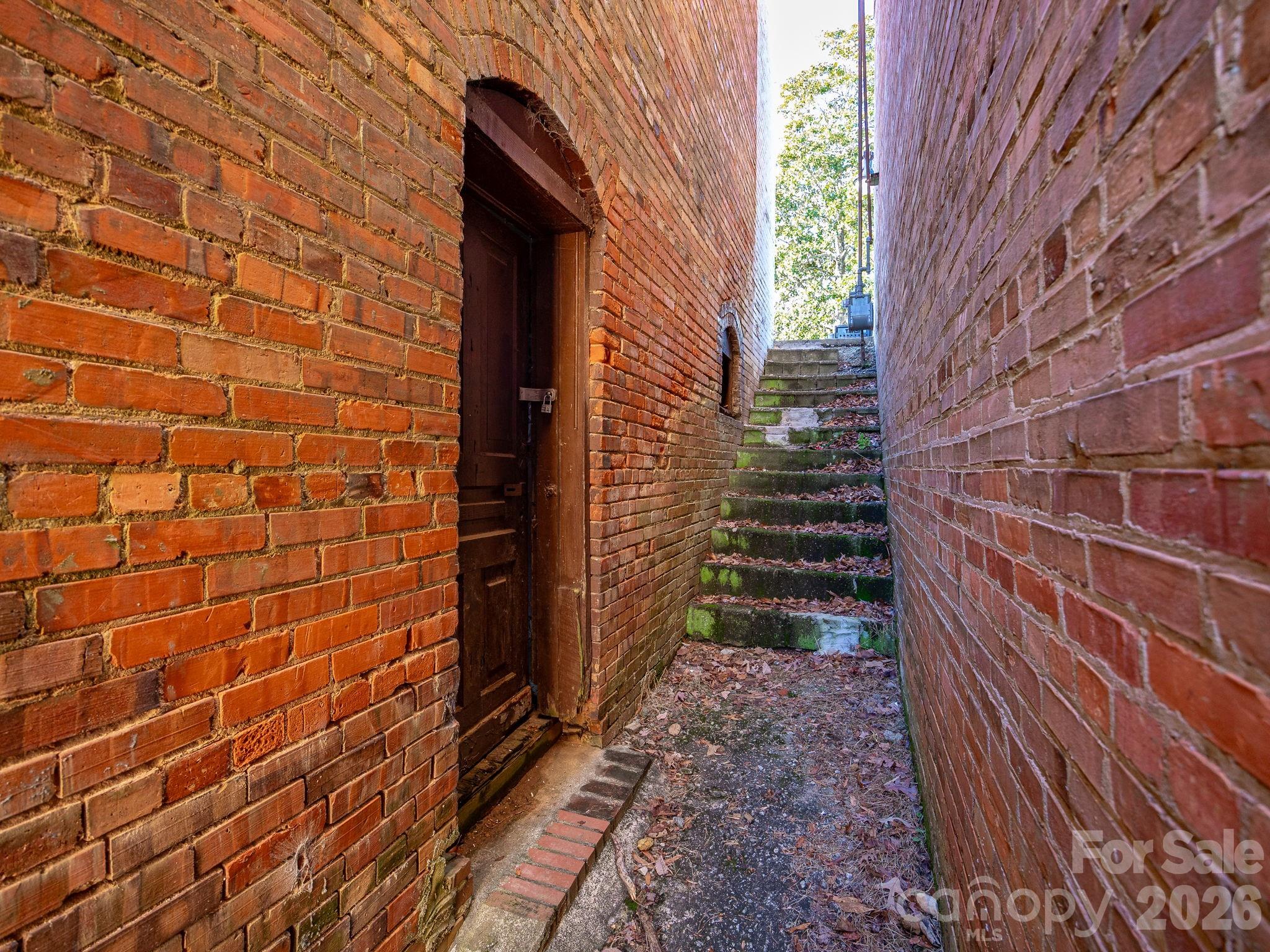 55 S Trade Street Property Photo 23