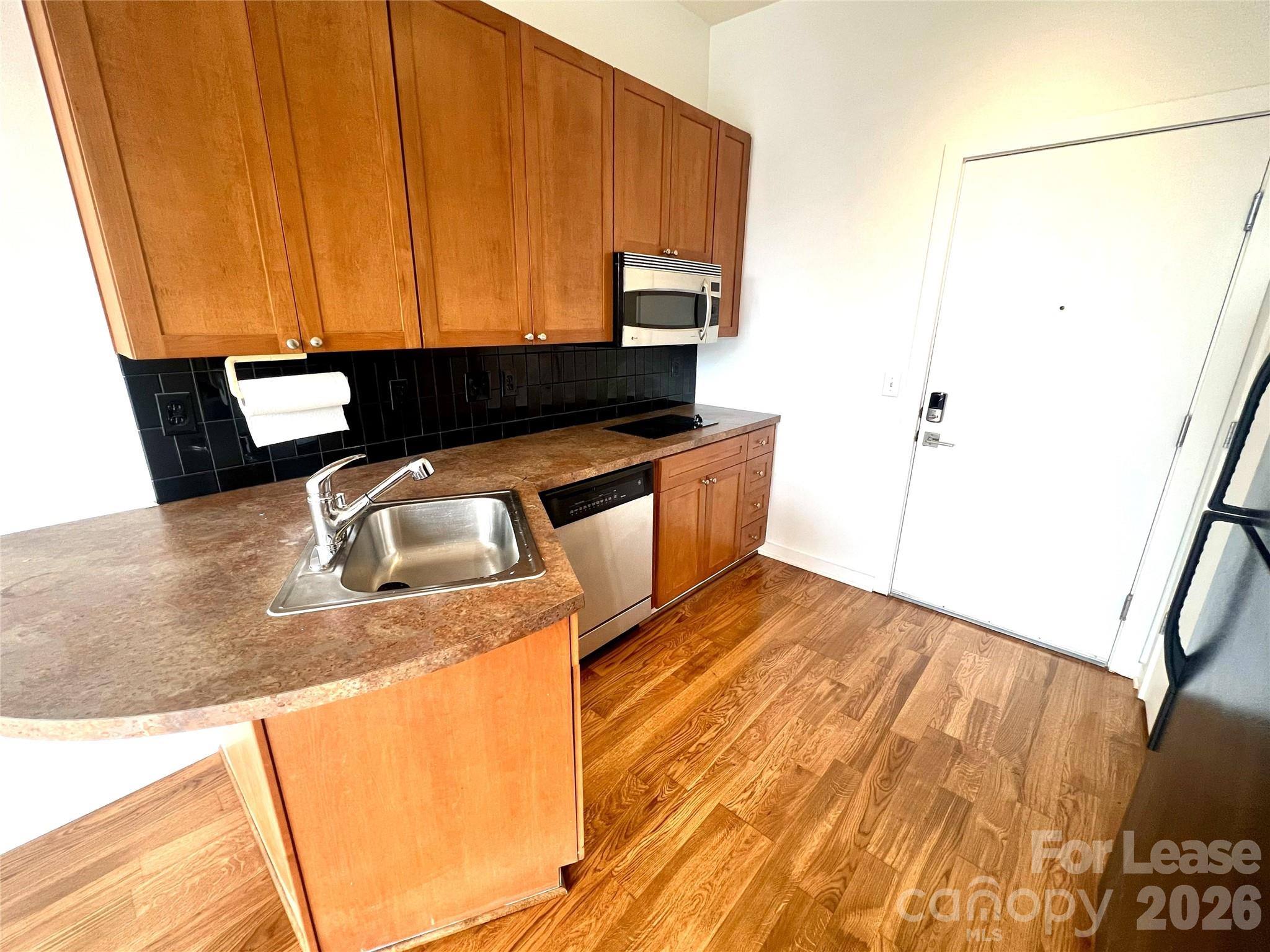 525 E 6th Street 308 Property Photo 7