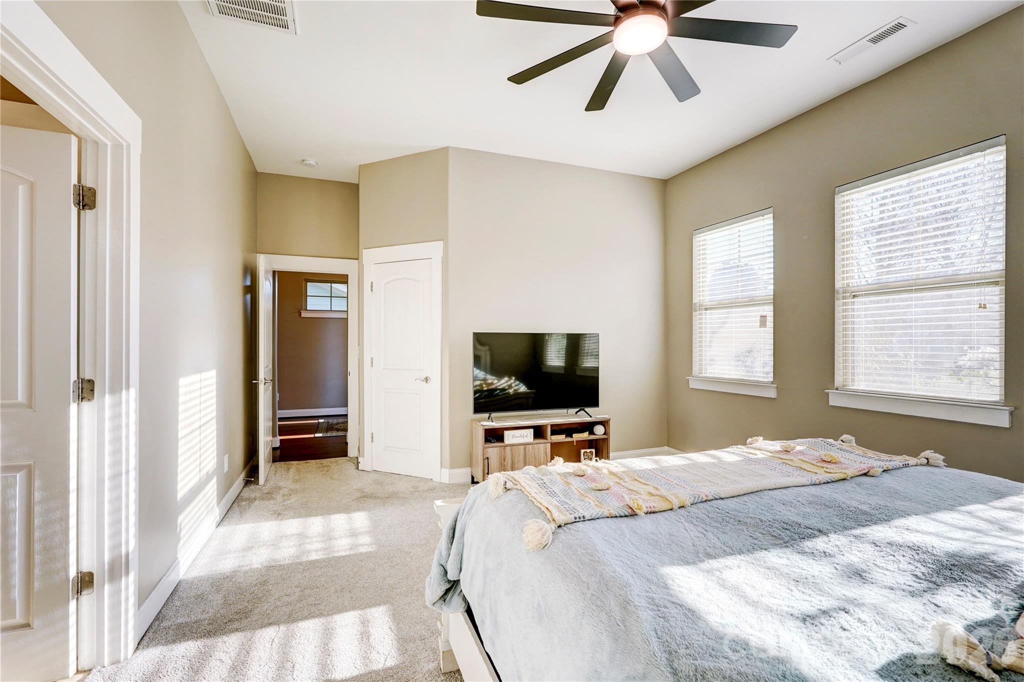 3246 Kelsey Plaza Property Photo 12