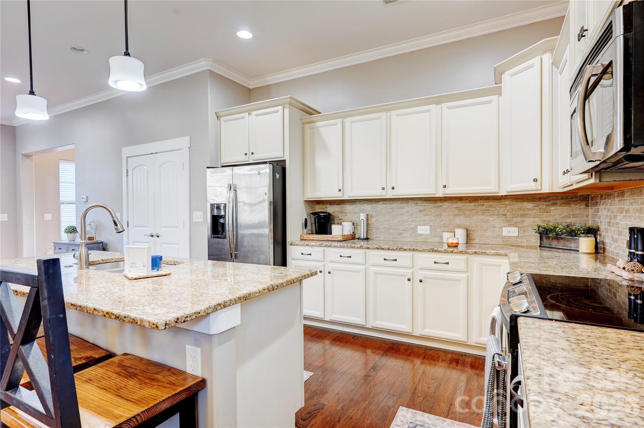 3246 Kelsey Plaza Property Photo 18