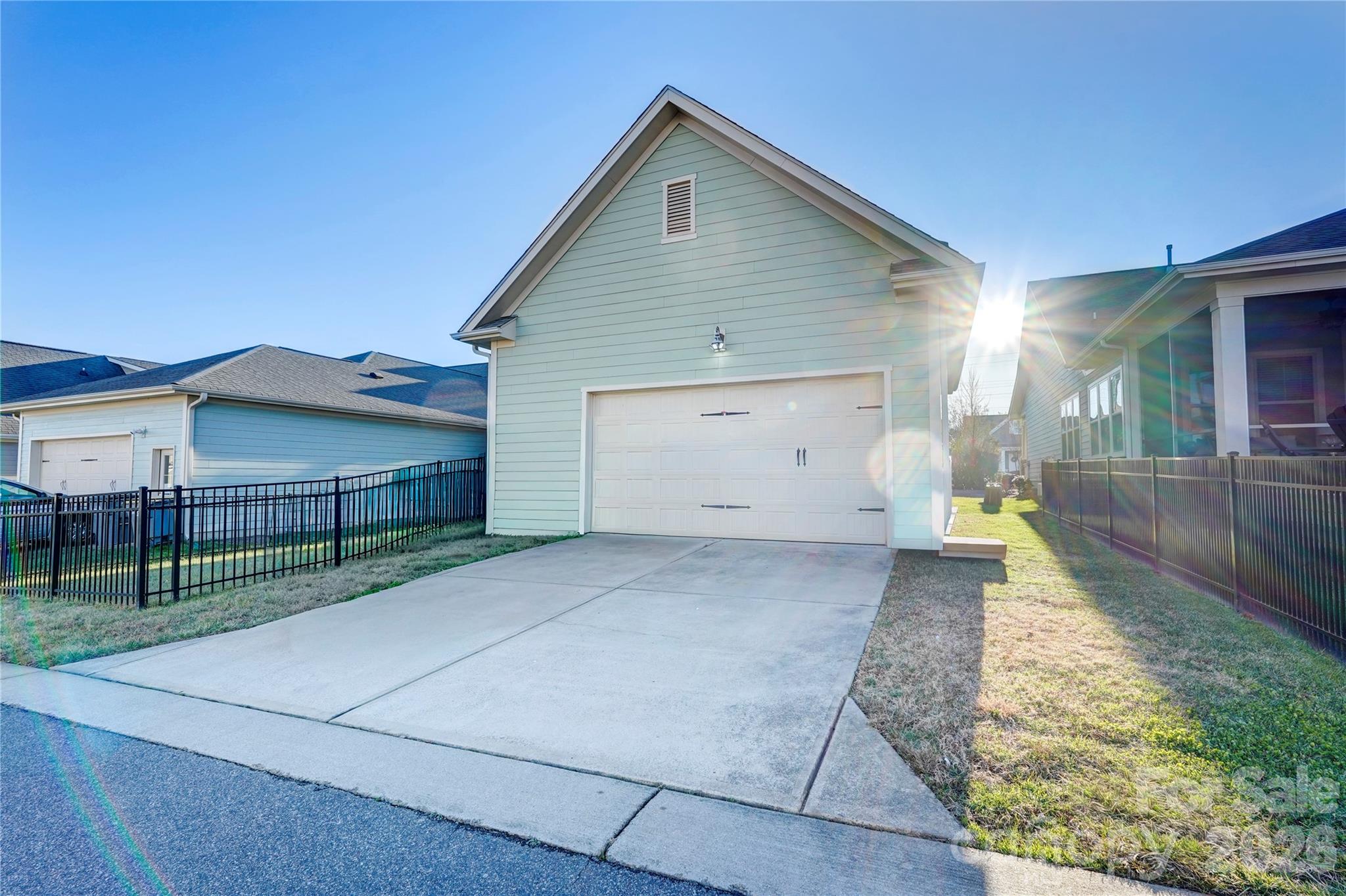 3246 Kelsey Plaza Property Photo 46