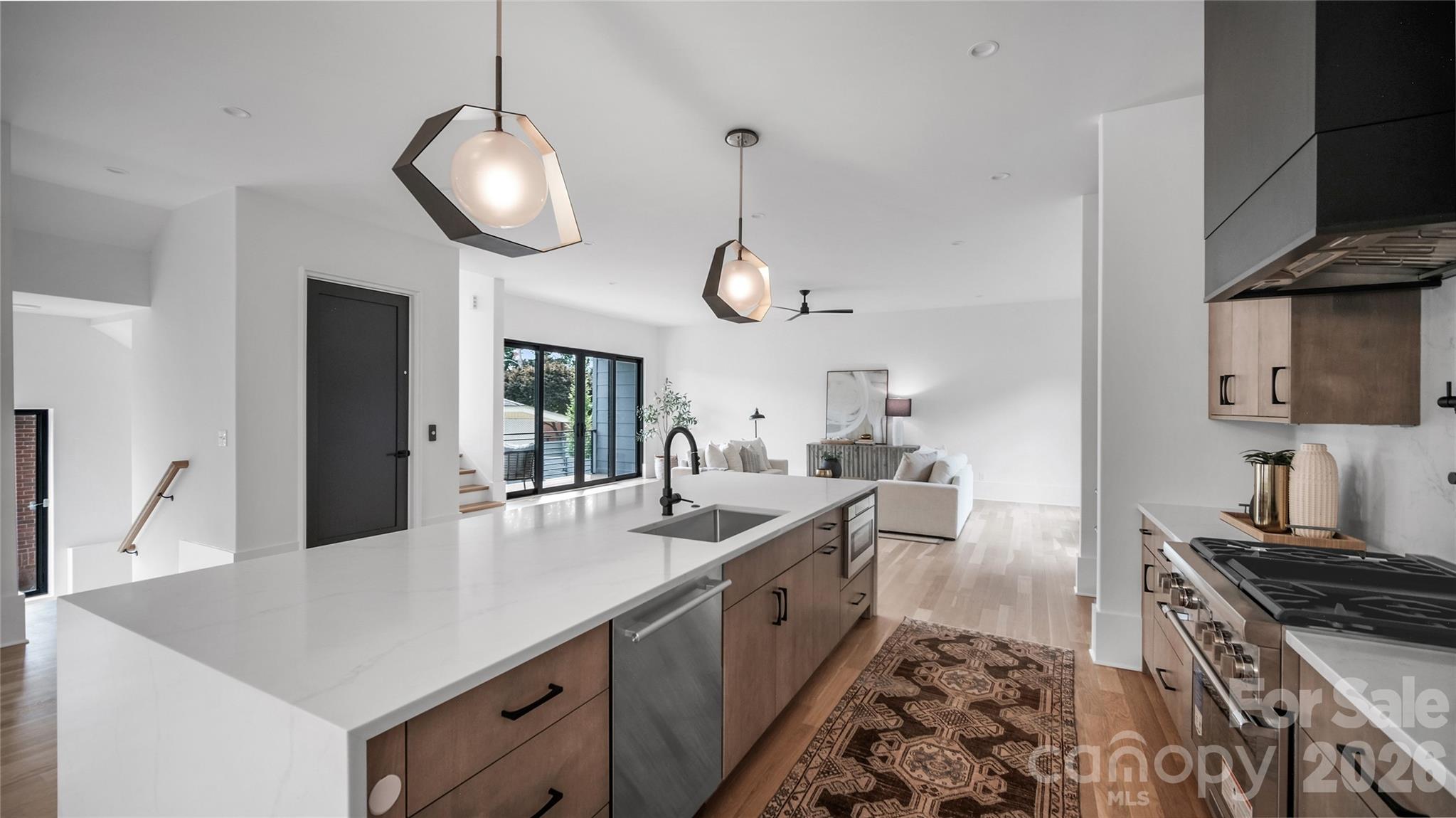 1511 Waverly Avenue Property Photo 3