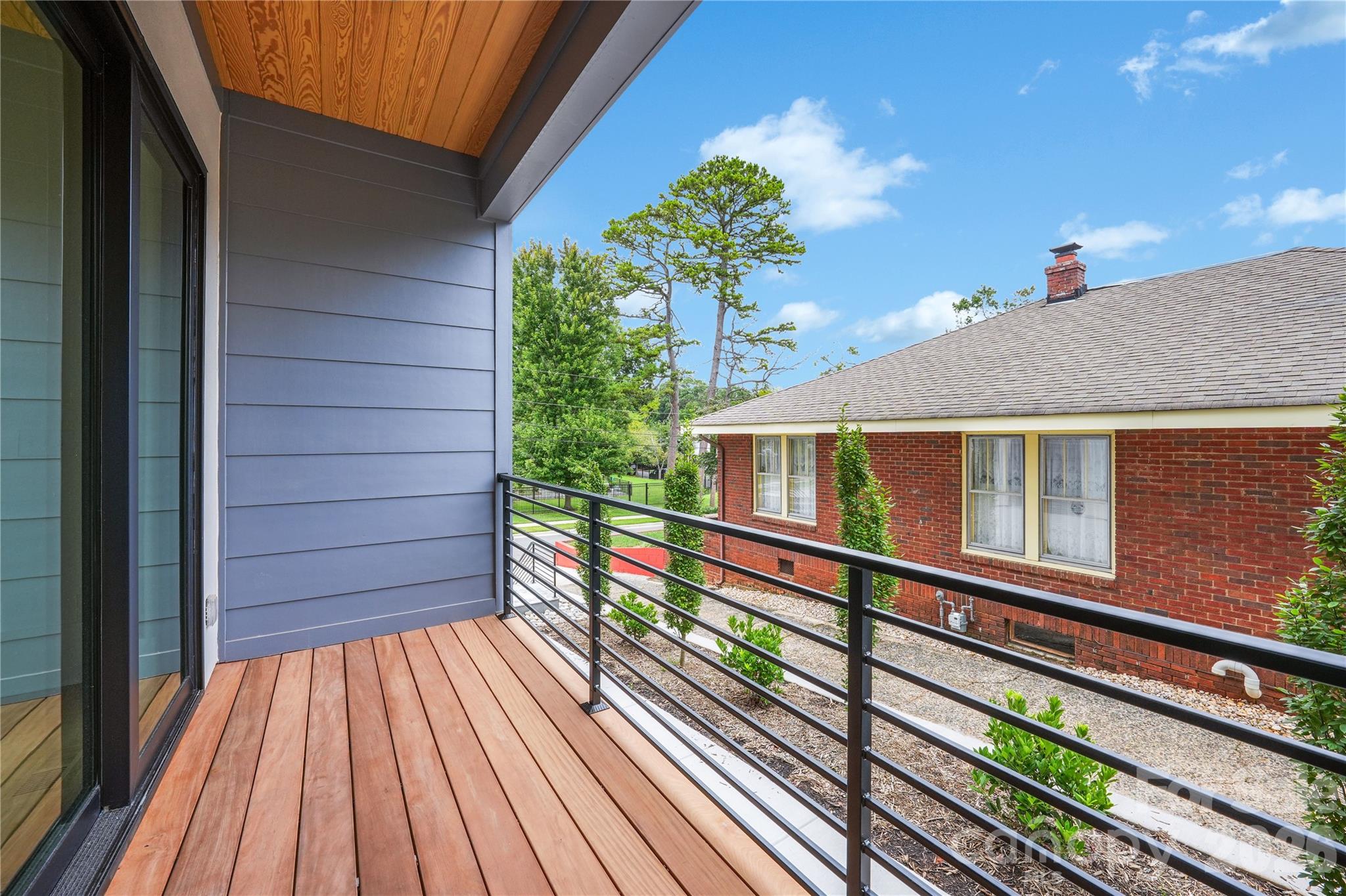 1511 Waverly Avenue Property Photo 13