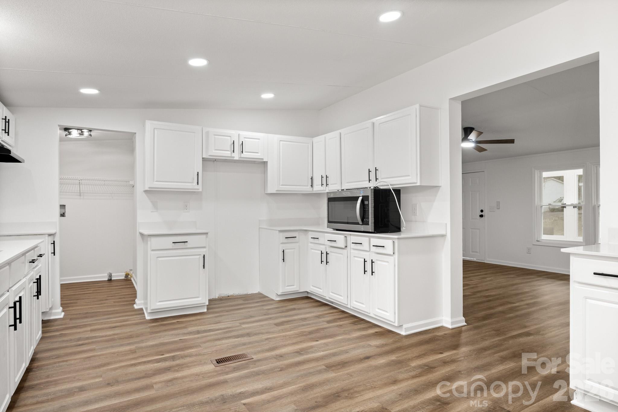 12332 Buxton Drive Property Photo 7