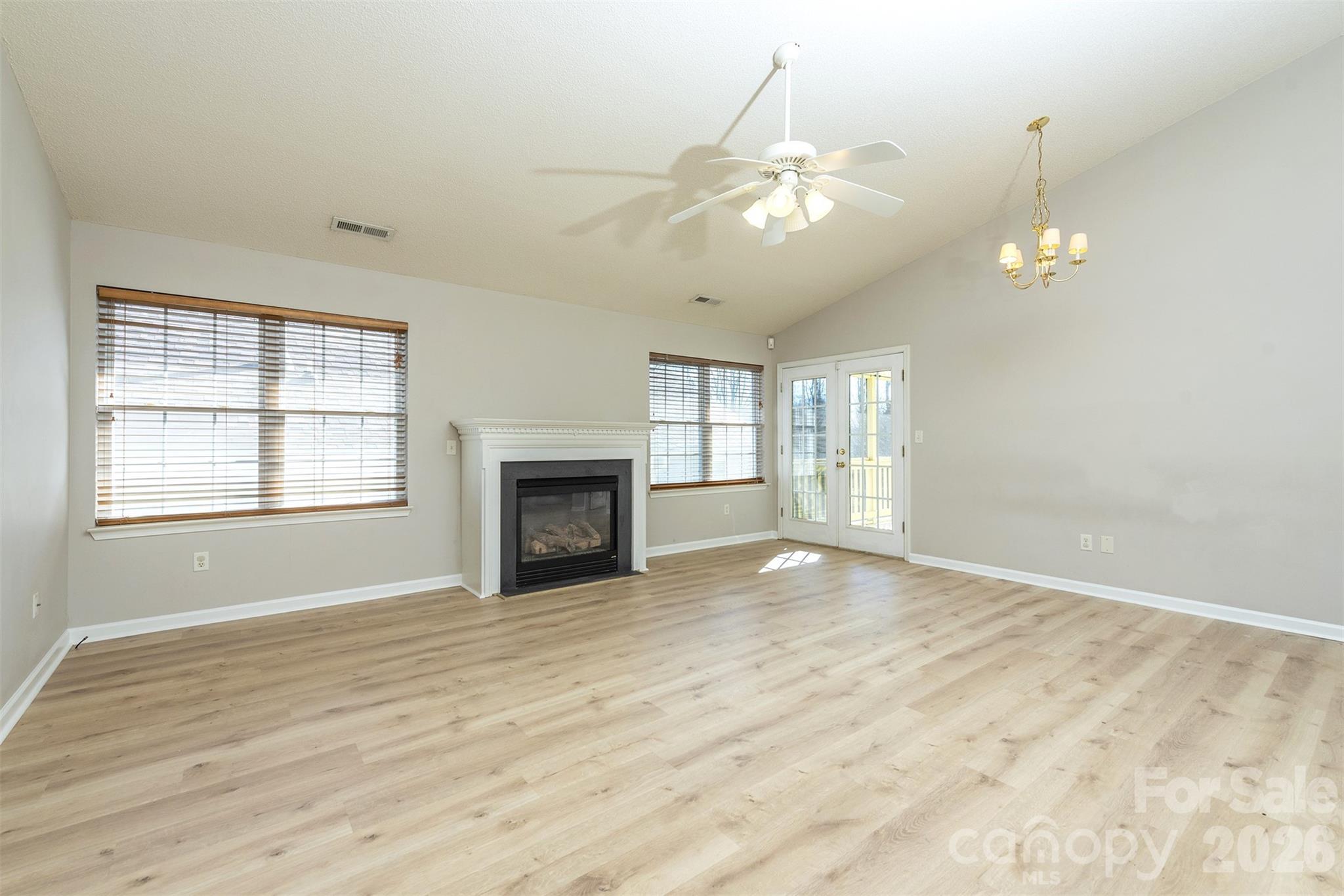 115 Creeks End Circle Property Photo 3