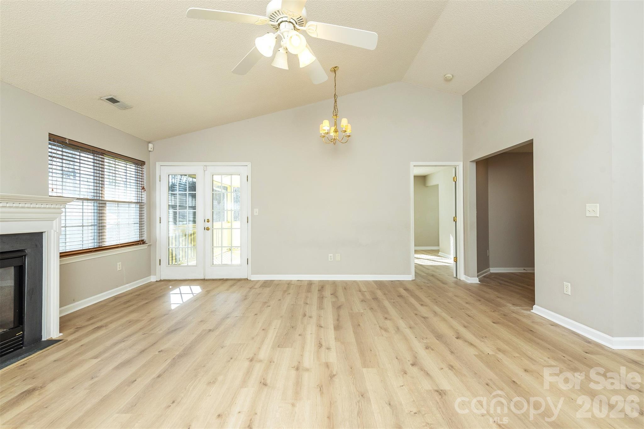 115 Creeks End Circle Property Photo 4