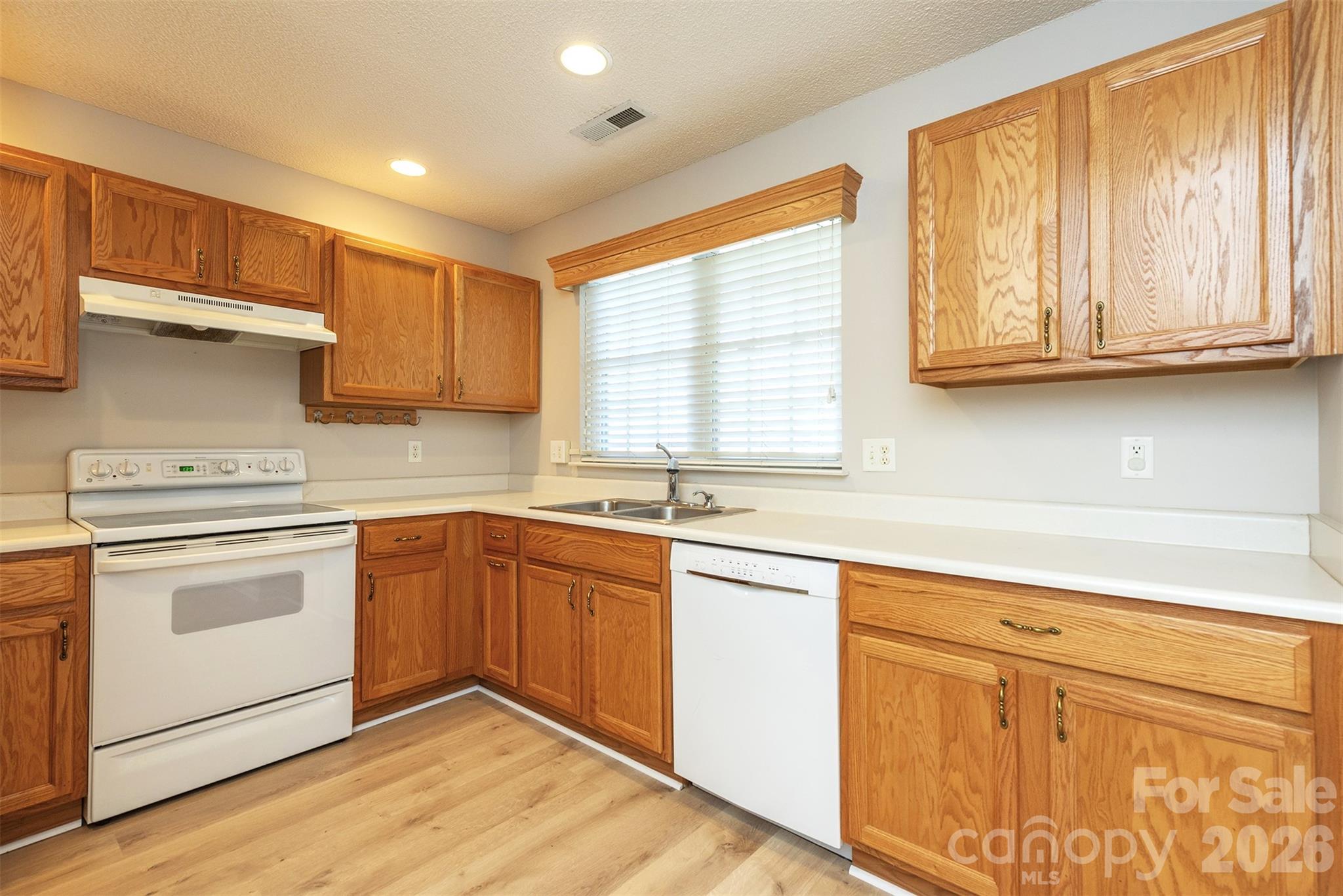 115 Creeks End Circle Property Photo 10