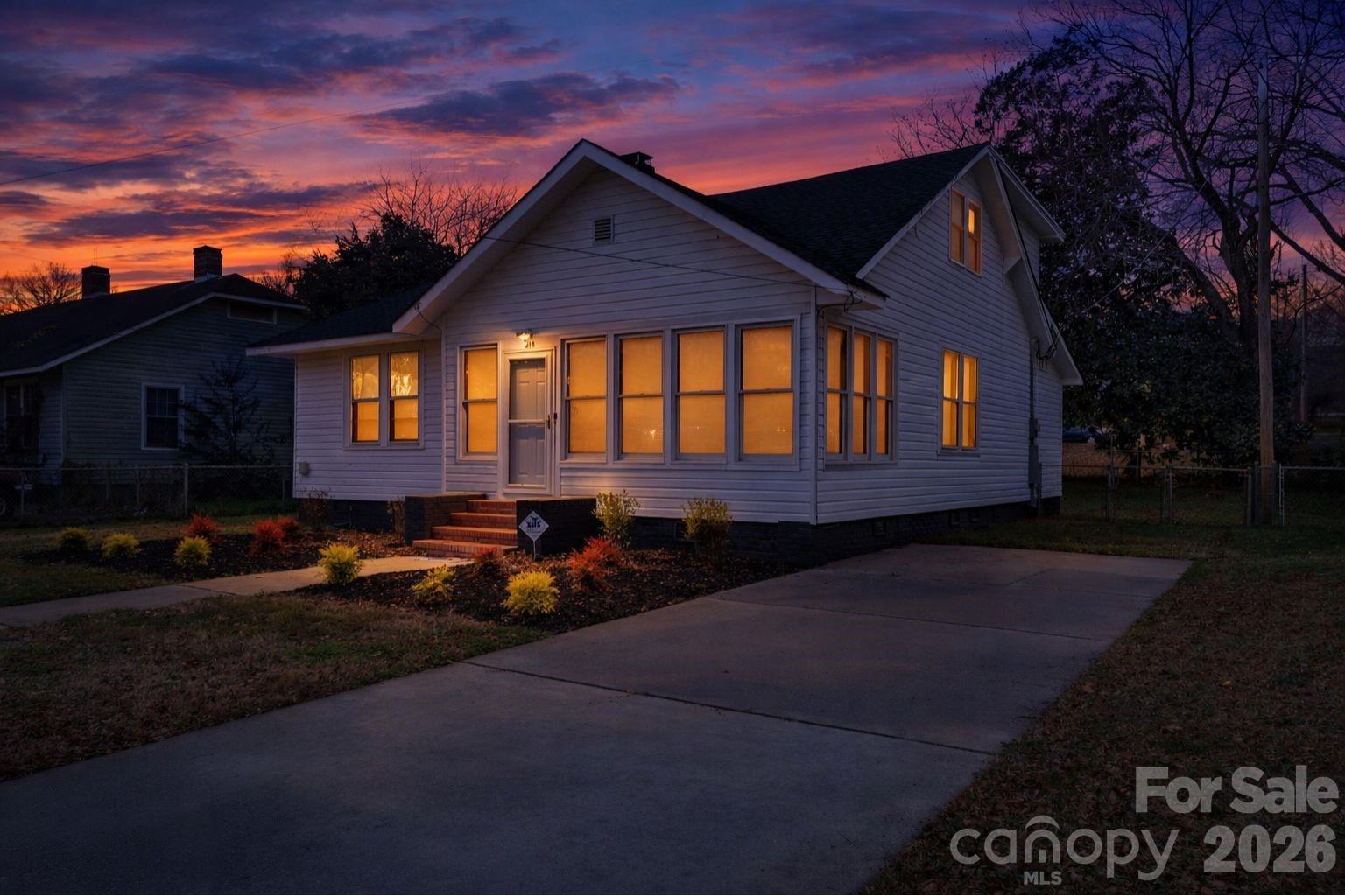215 King Street Property Photo 2