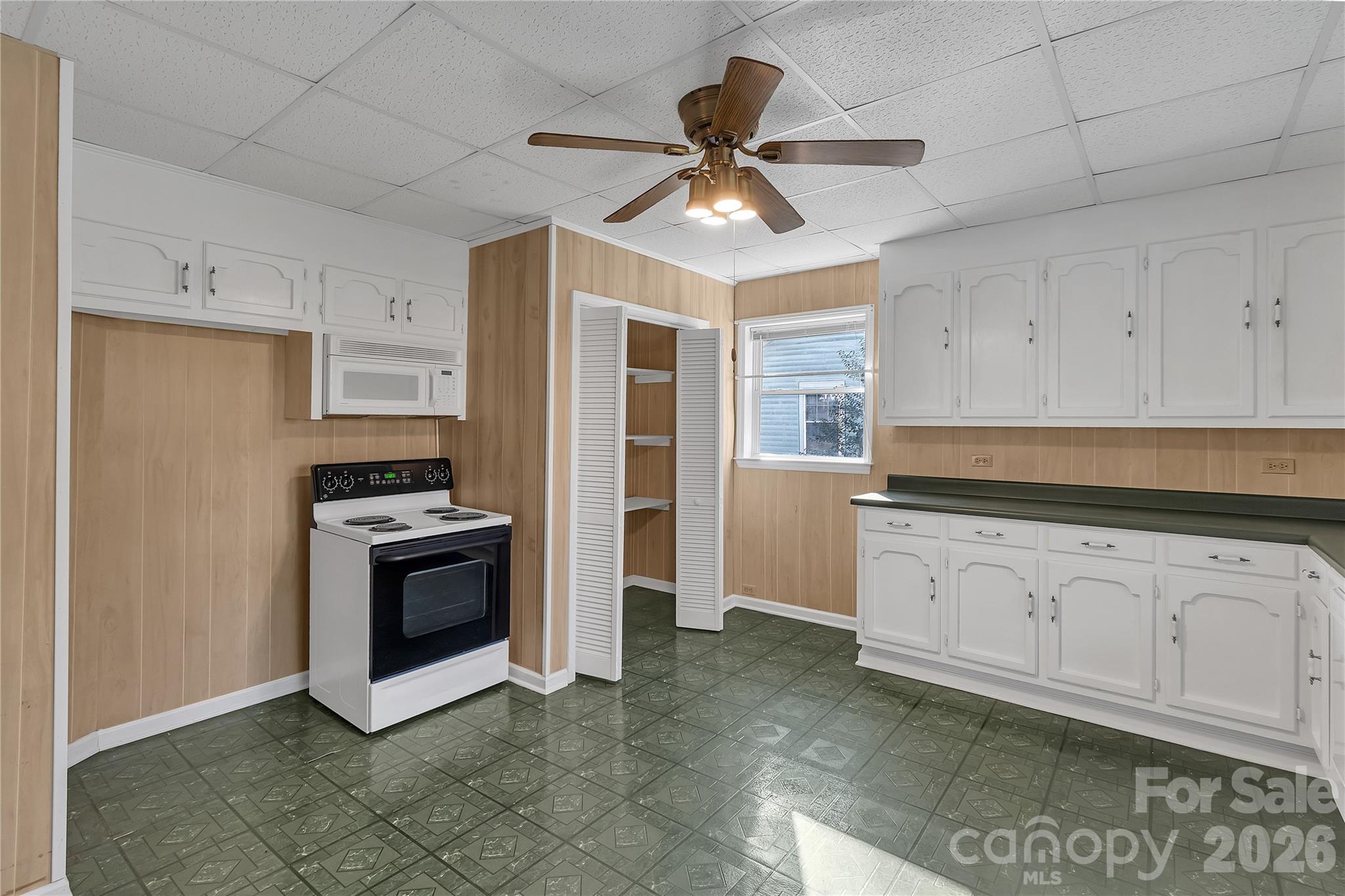 215 King Street Property Photo 12