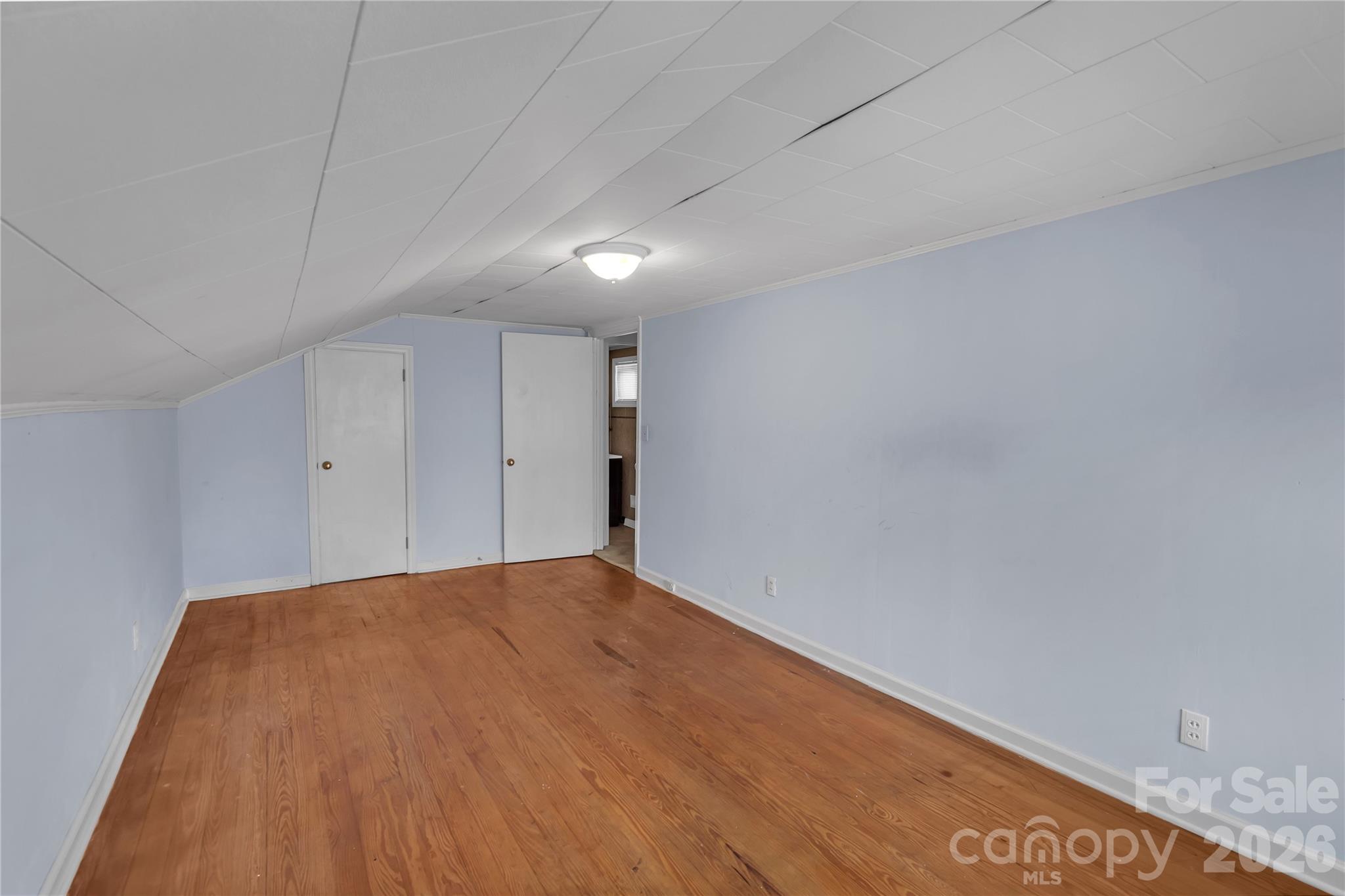 215 King Street Property Photo 27