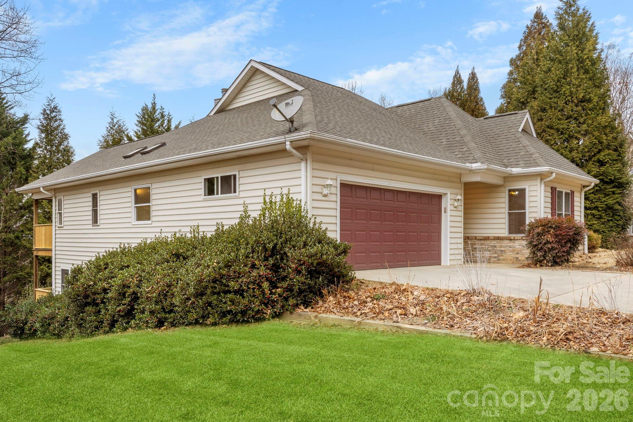 242 Carriage Summitt Way Property Photo 1