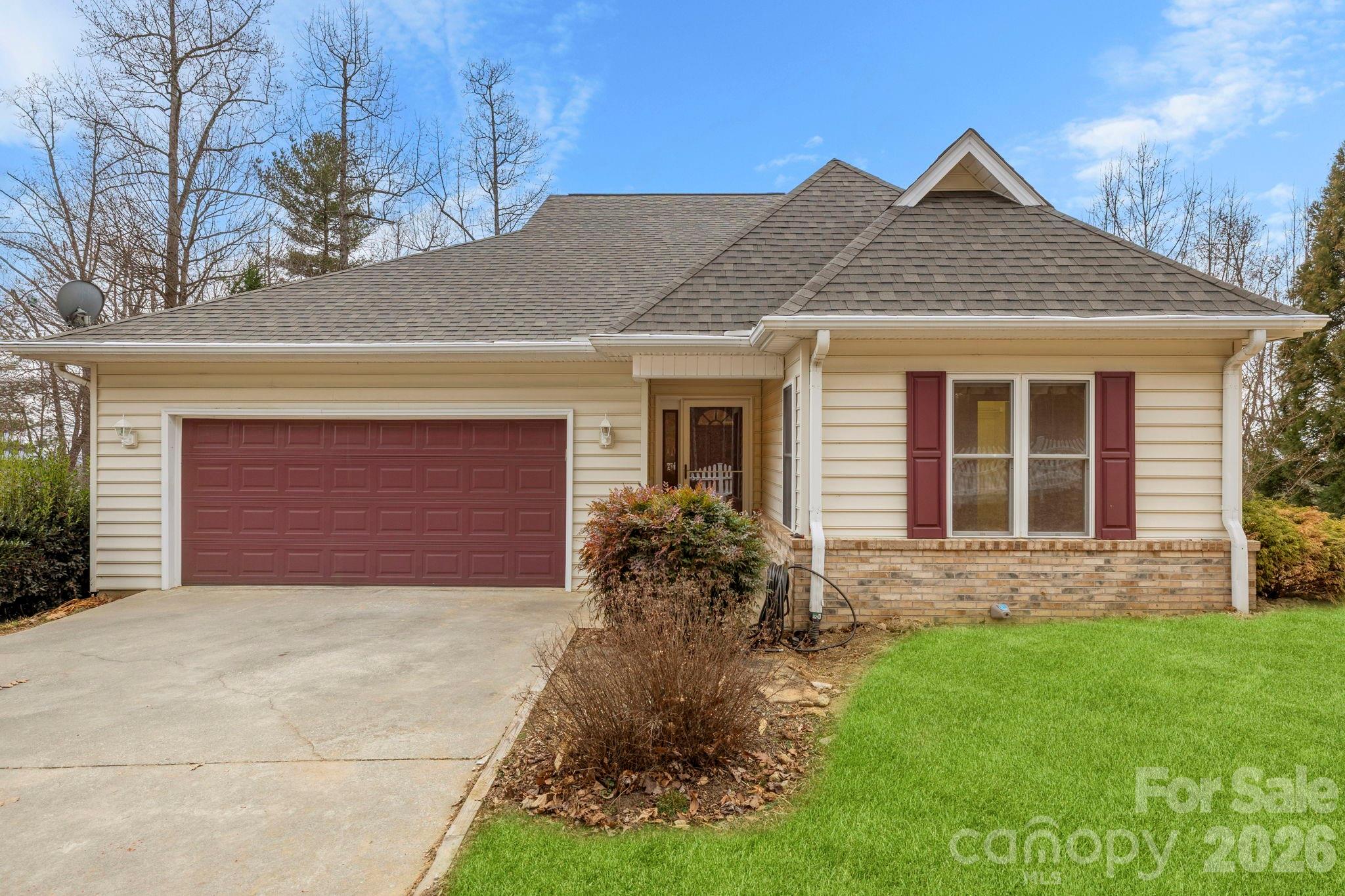 242 Carriage Summitt Way Property Photo 2