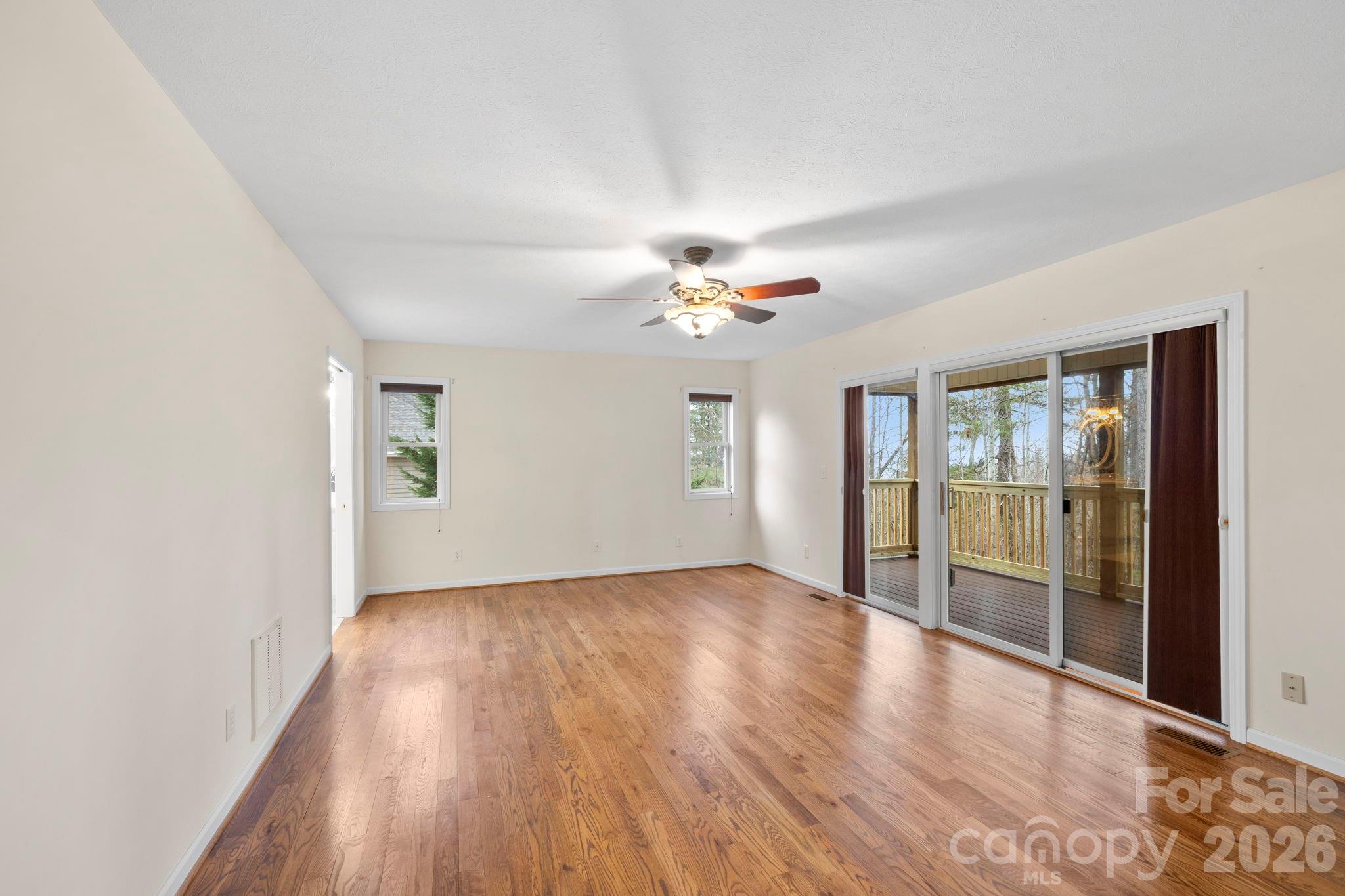 242 Carriage Summitt Way Property Photo 14