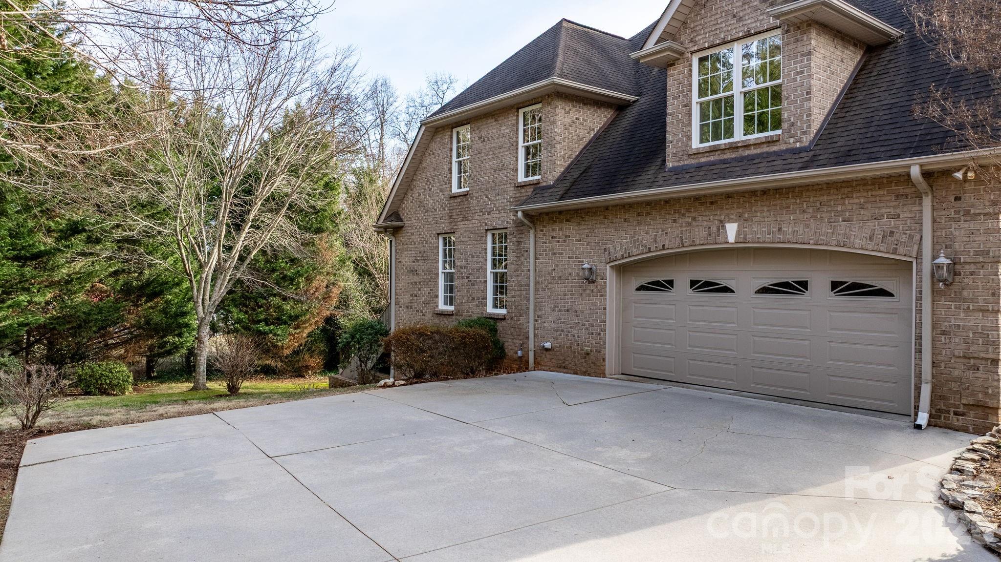 2301 Willow Creek Drive Property Photo 32