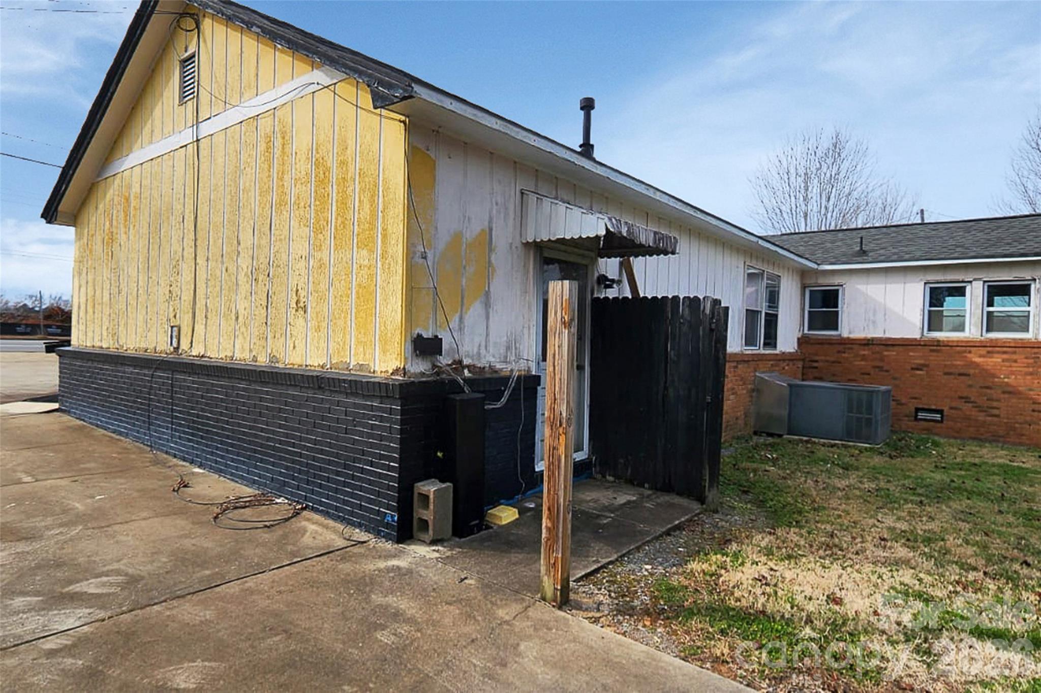 2818 & 2828 S New Hope Road Property Photo 8