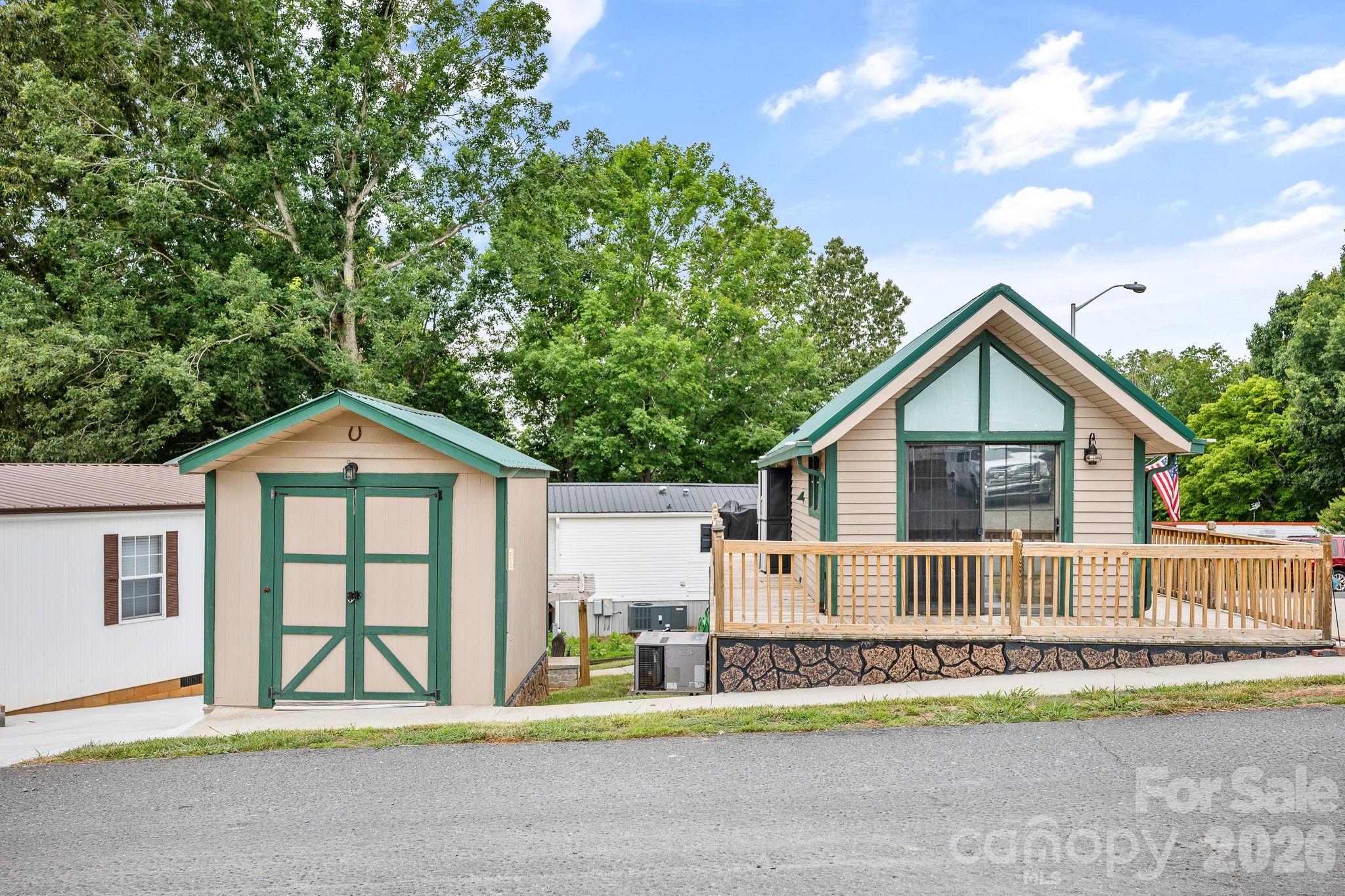 123 Grand View Drive B180/181 Property Photo 2