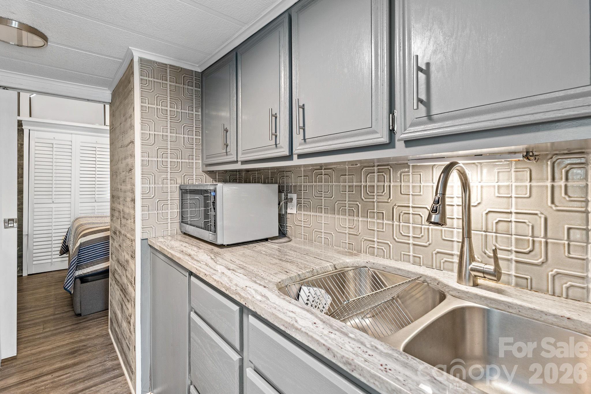 123 Grand View Drive B180/181 Property Photo 7