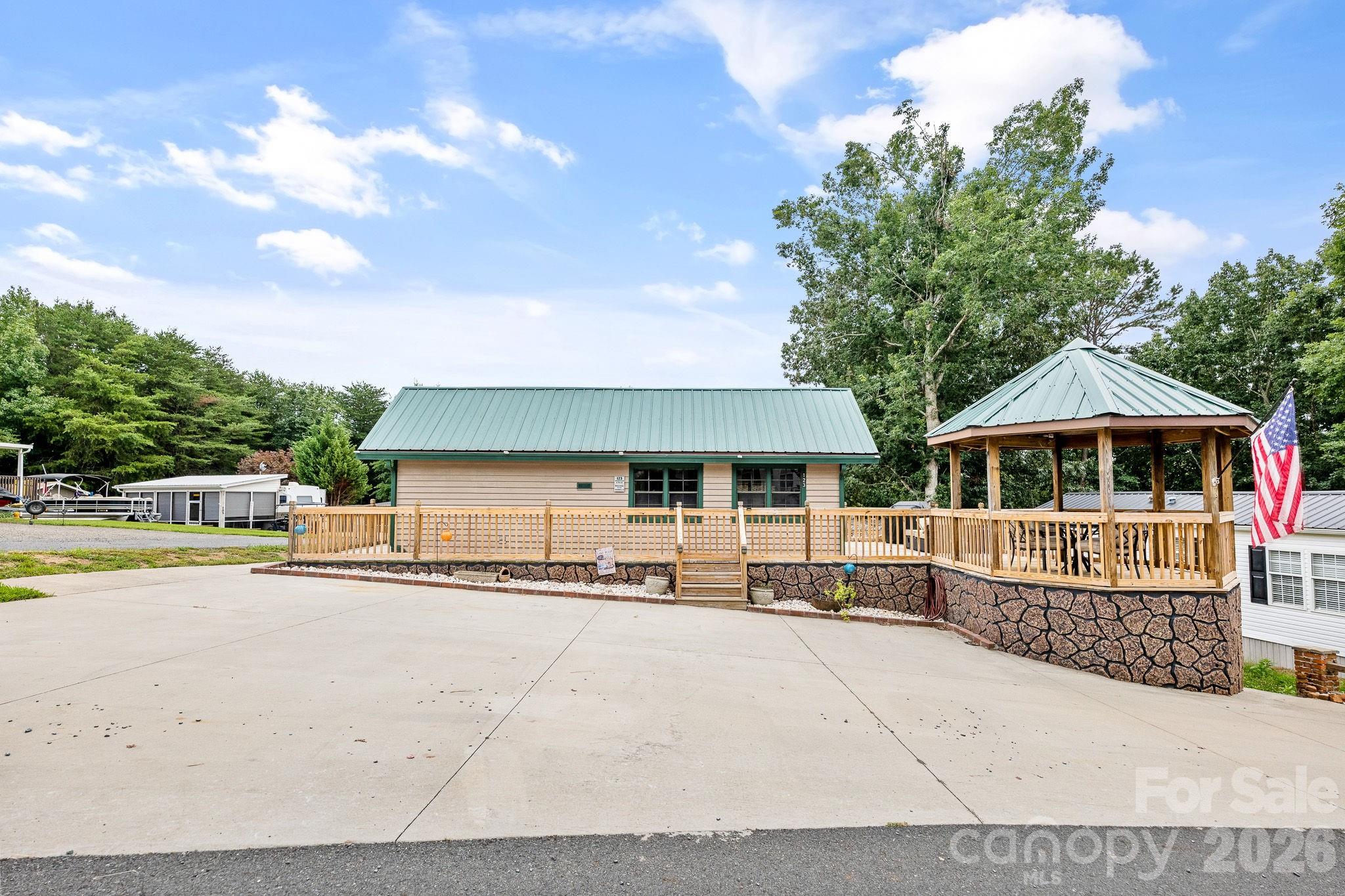 123 Grand View Drive B180/181 Property Photo 21