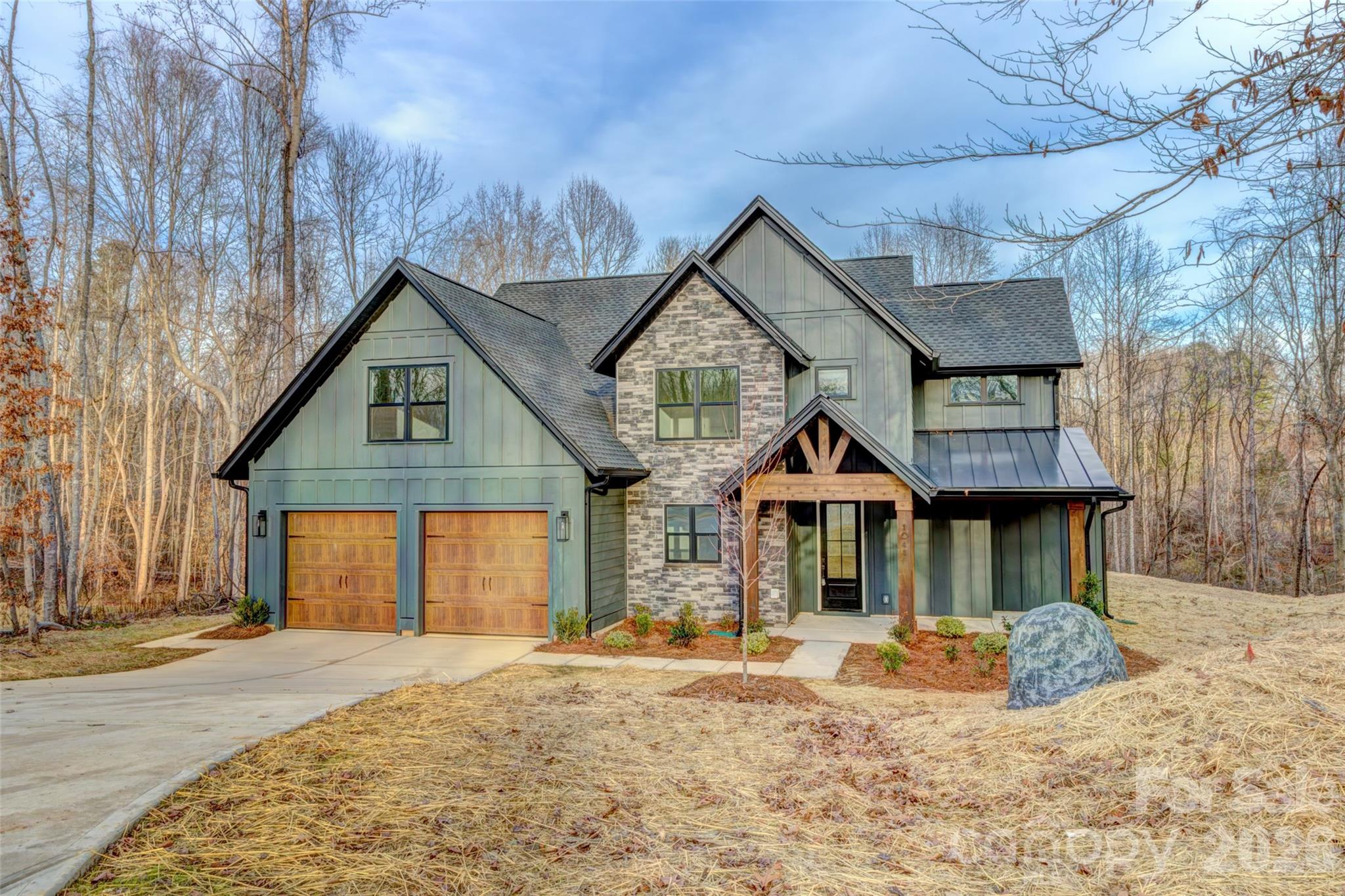 1041 Harrogate Drive Property Photo 2