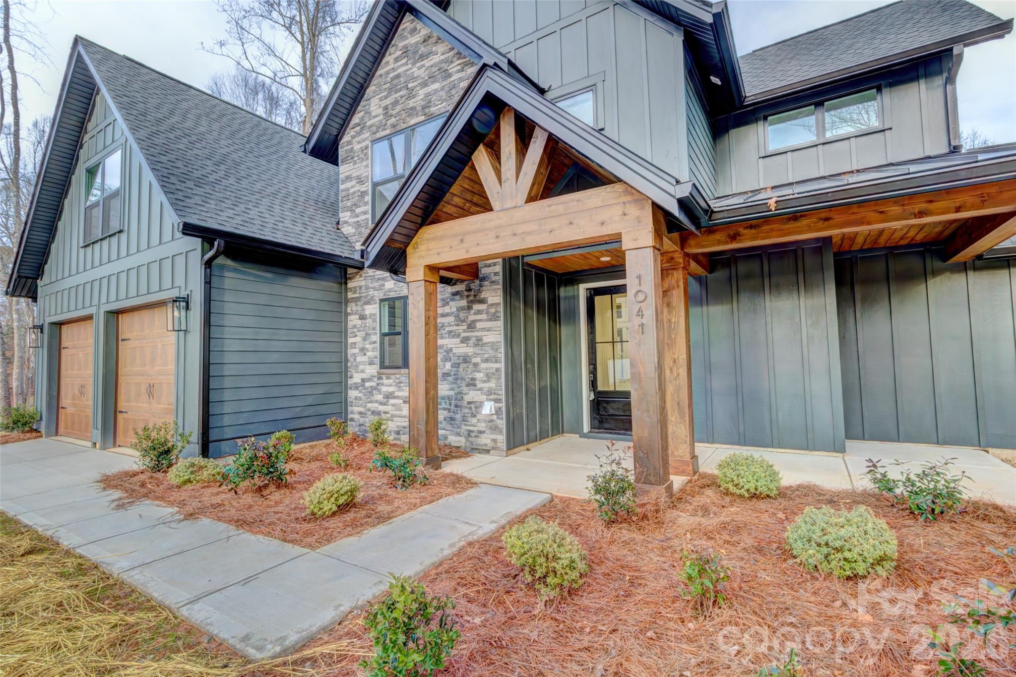 1041 Harrogate Drive Property Photo 3
