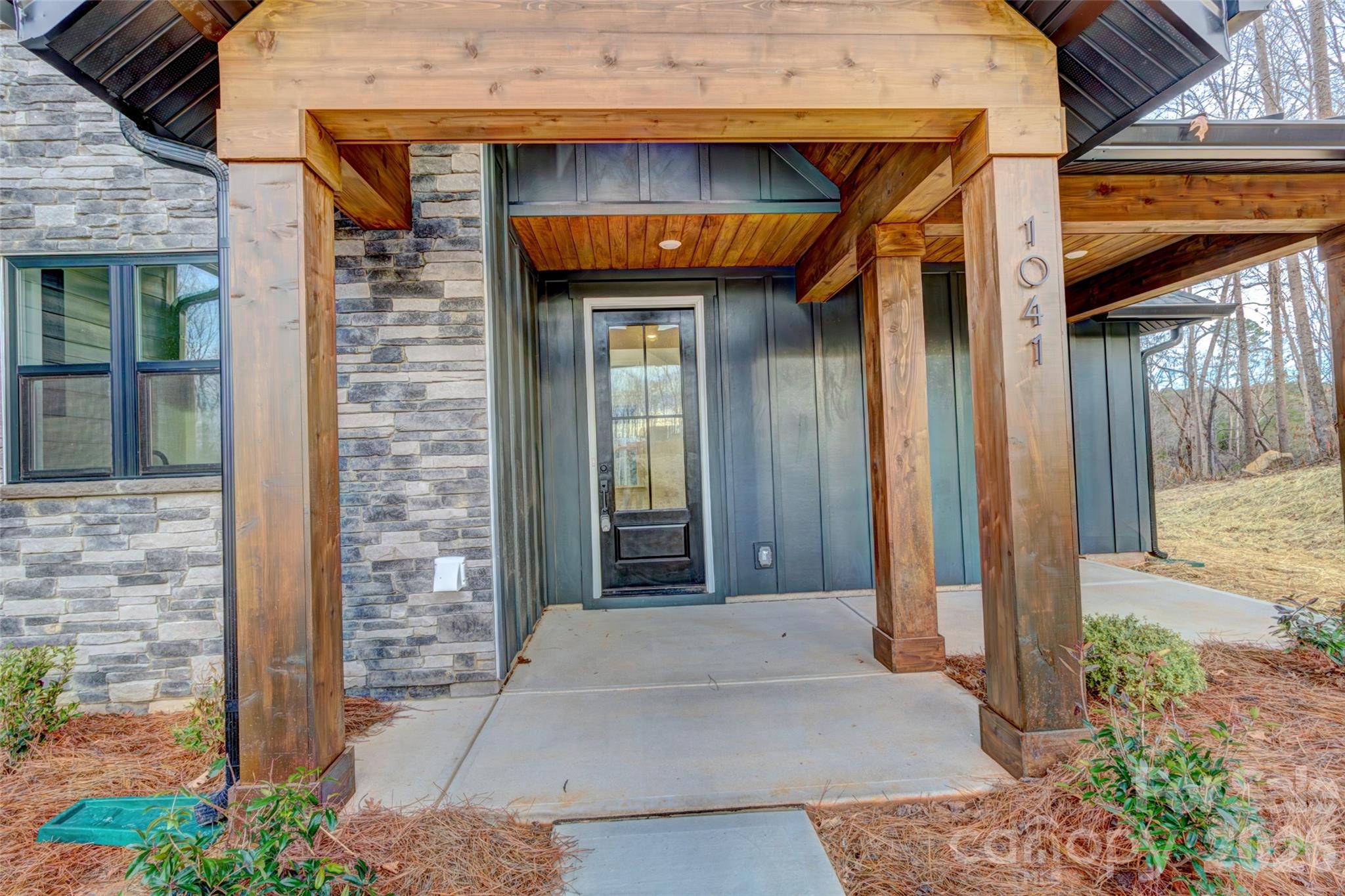 1041 Harrogate Drive Property Photo 4
