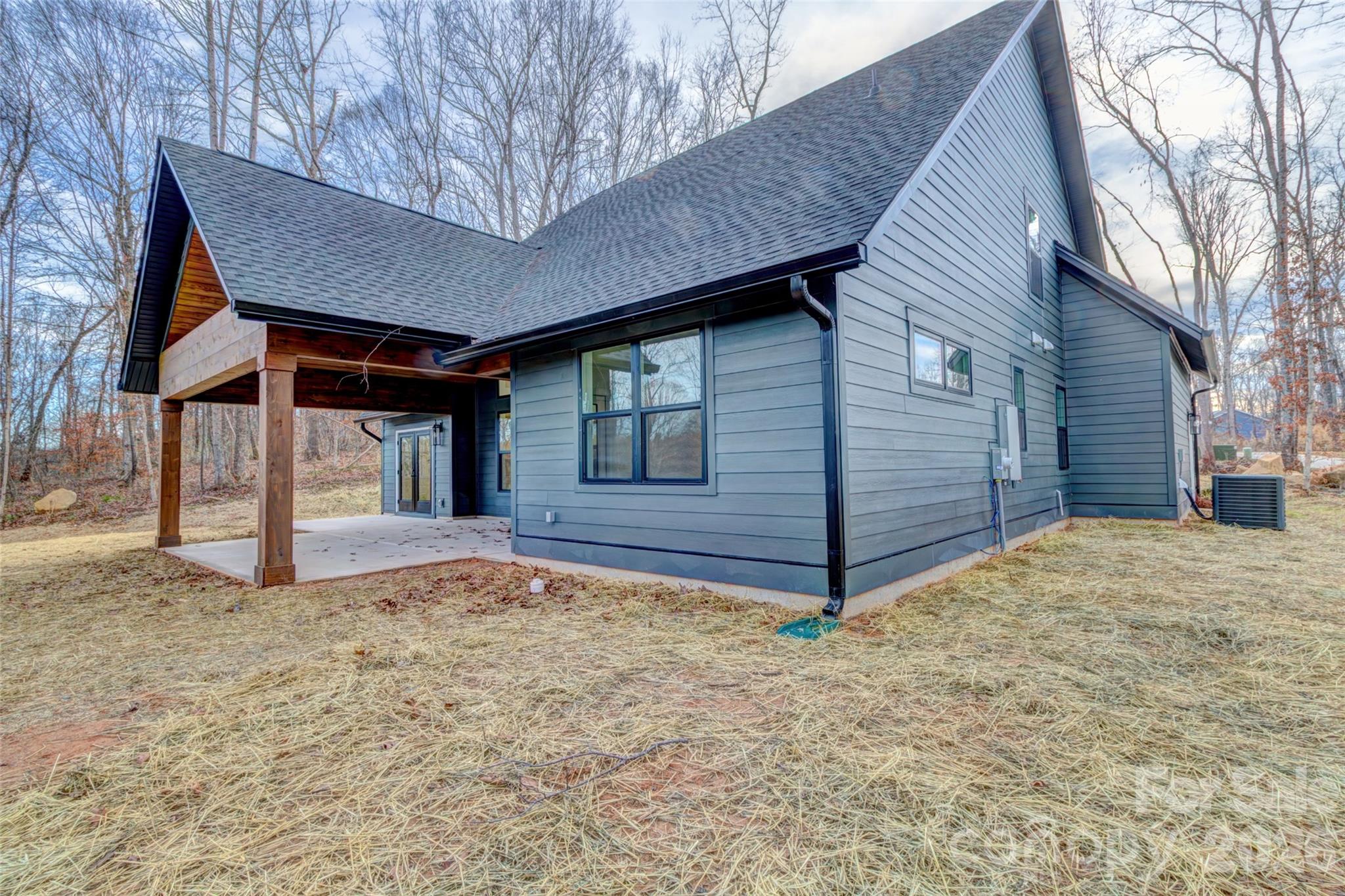 1041 Harrogate Drive Property Photo 8