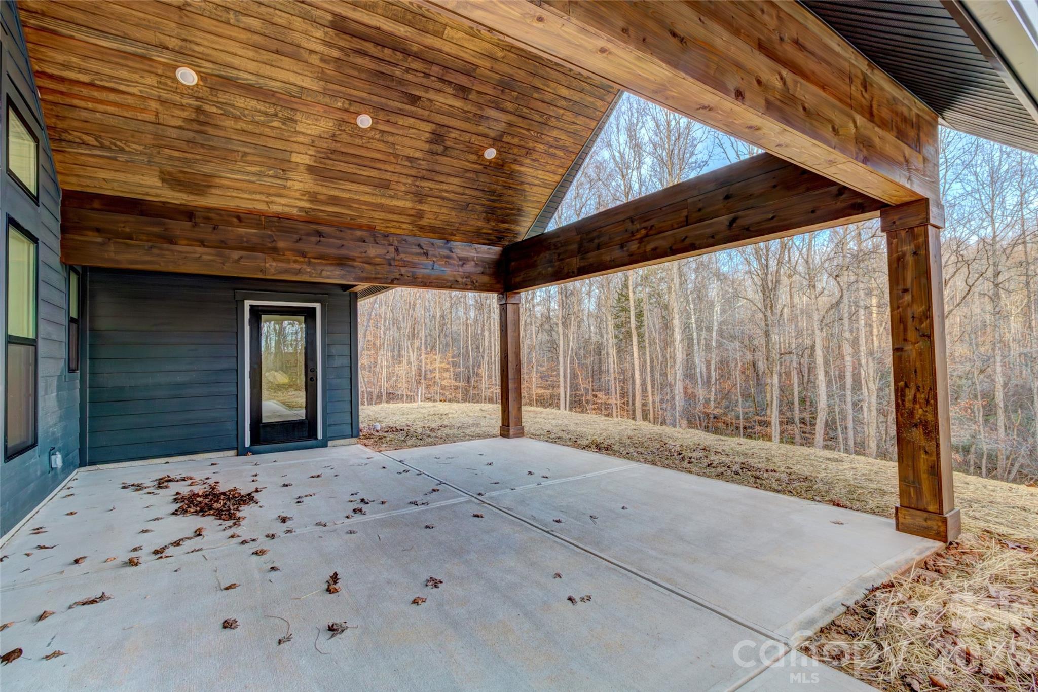 1041 Harrogate Drive Property Photo 9