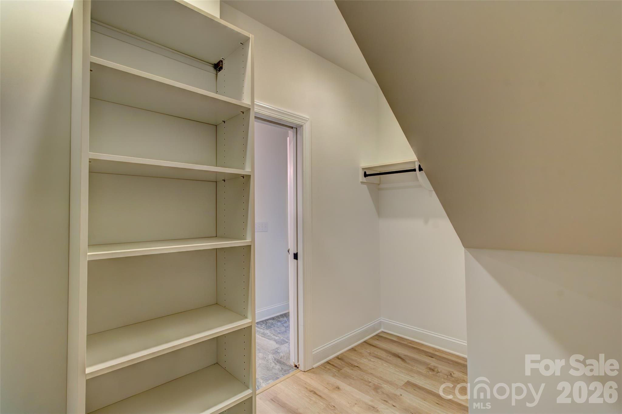 1041 Harrogate Drive Property Photo 29